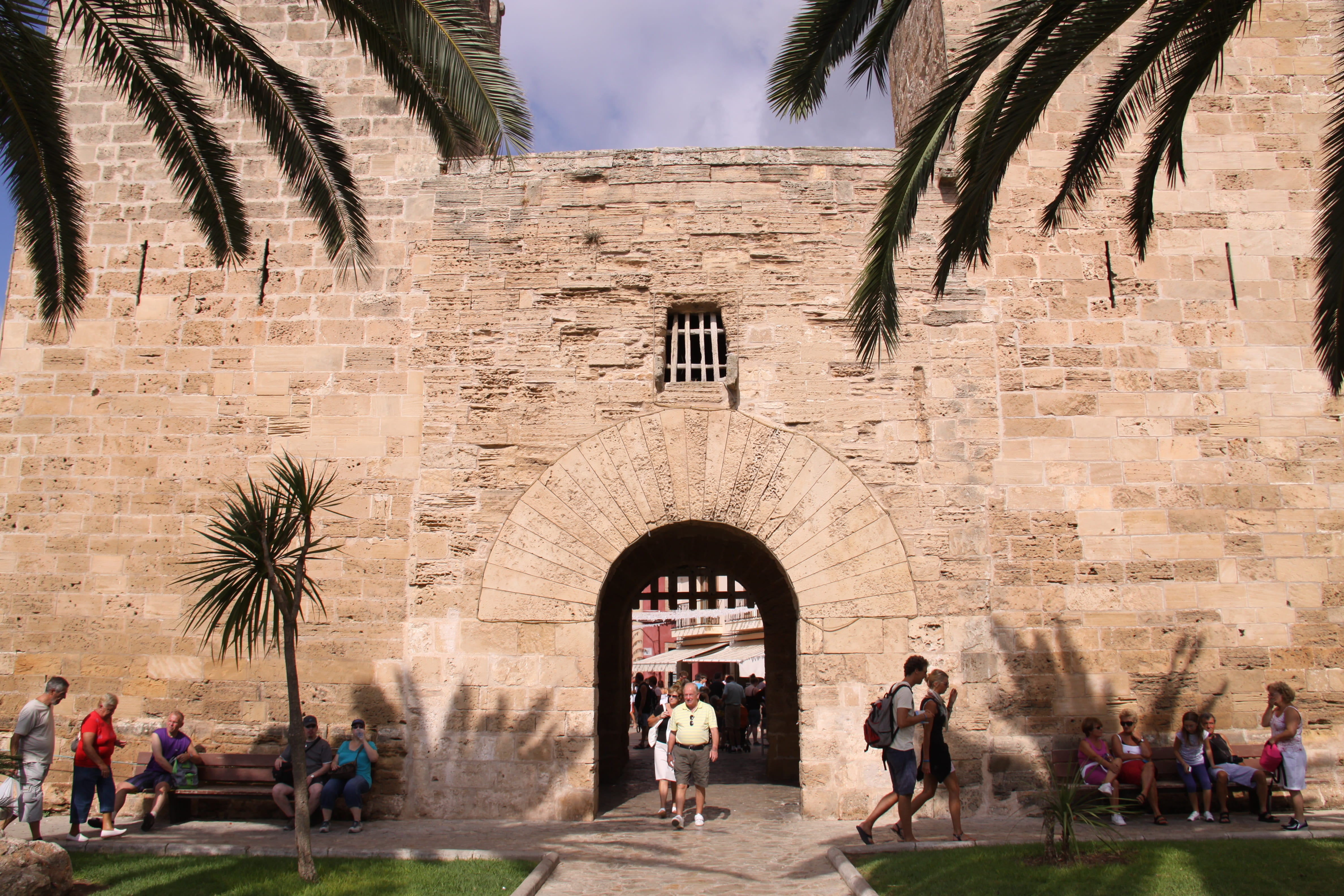 history, lifestyles, women, wall, building exterior, the past, day, architecture, crowd, entrance, travel, fortress, nature, real people, outdoors, travel destinations, HD Wallpaper
