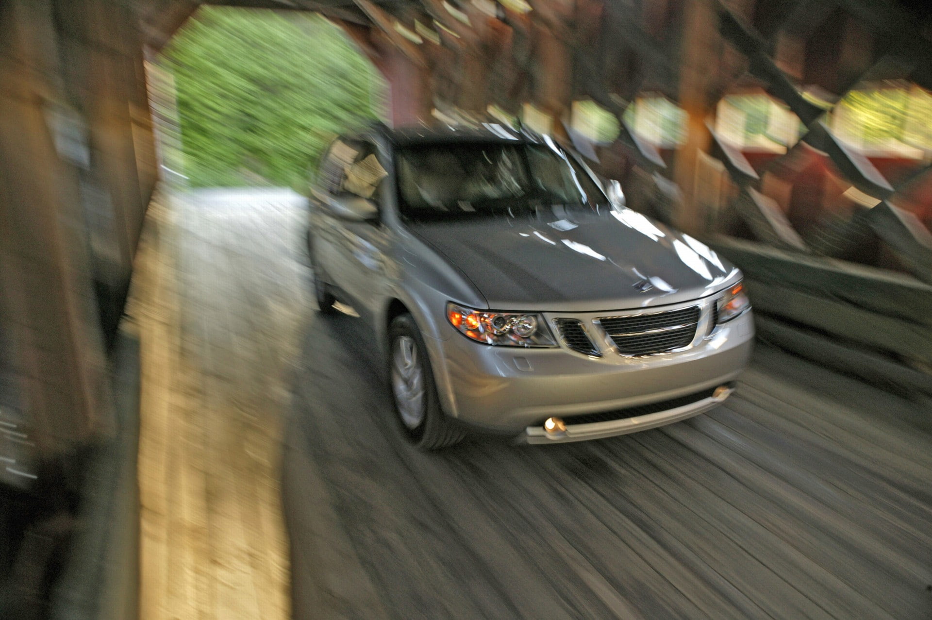 no people, motor vehicle, on the move, motion, architecture, blurred motion, land vehicle, day, city, built structure, transportation, road, car, saab, HD Wallpaper