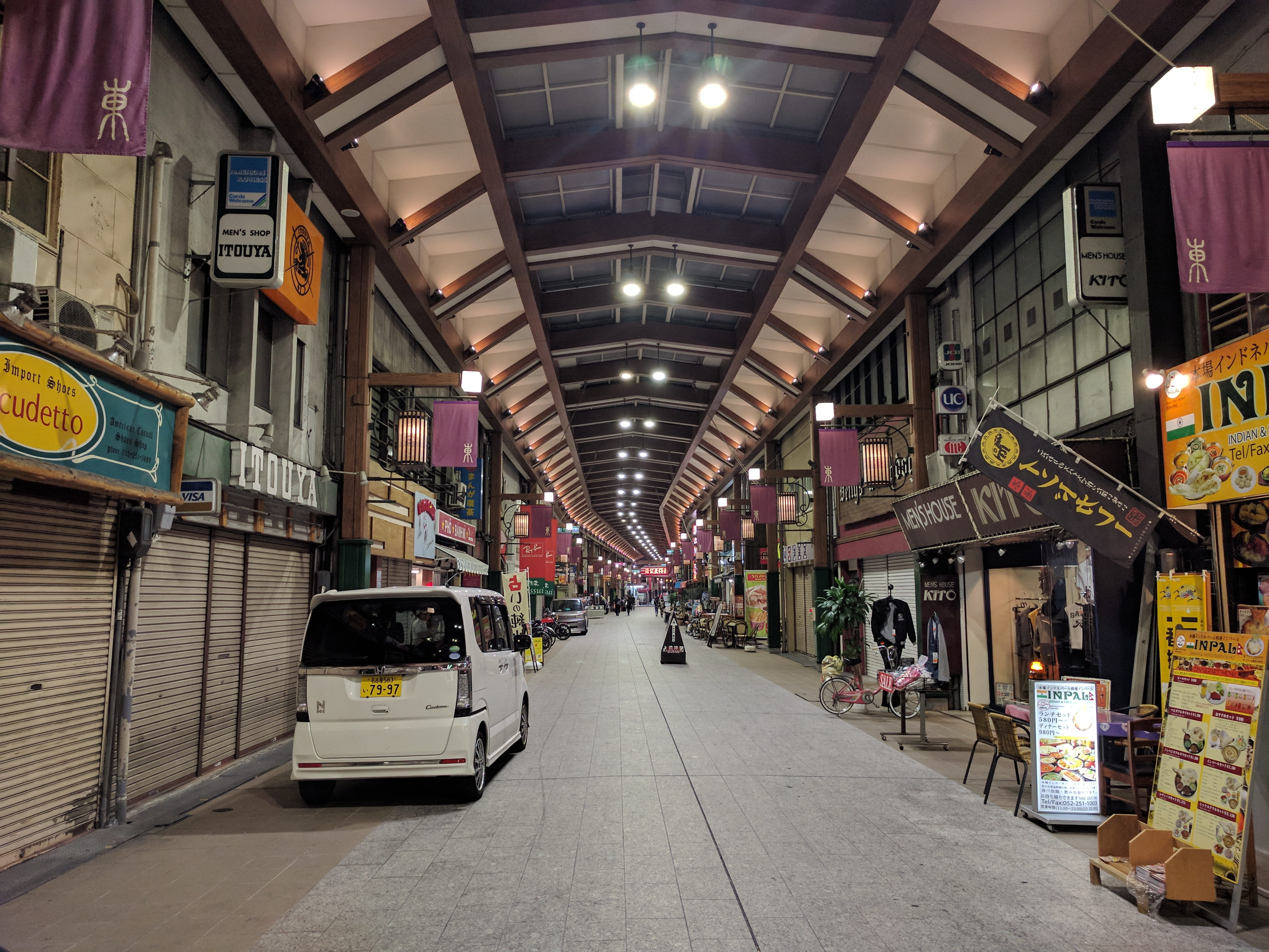 direction, diminishing perspective, footpath, illuminated, indoors, built structure, in a row, nagoya, empty, japan, market, ceiling, city, shop, incidental people, HD Wallpaper