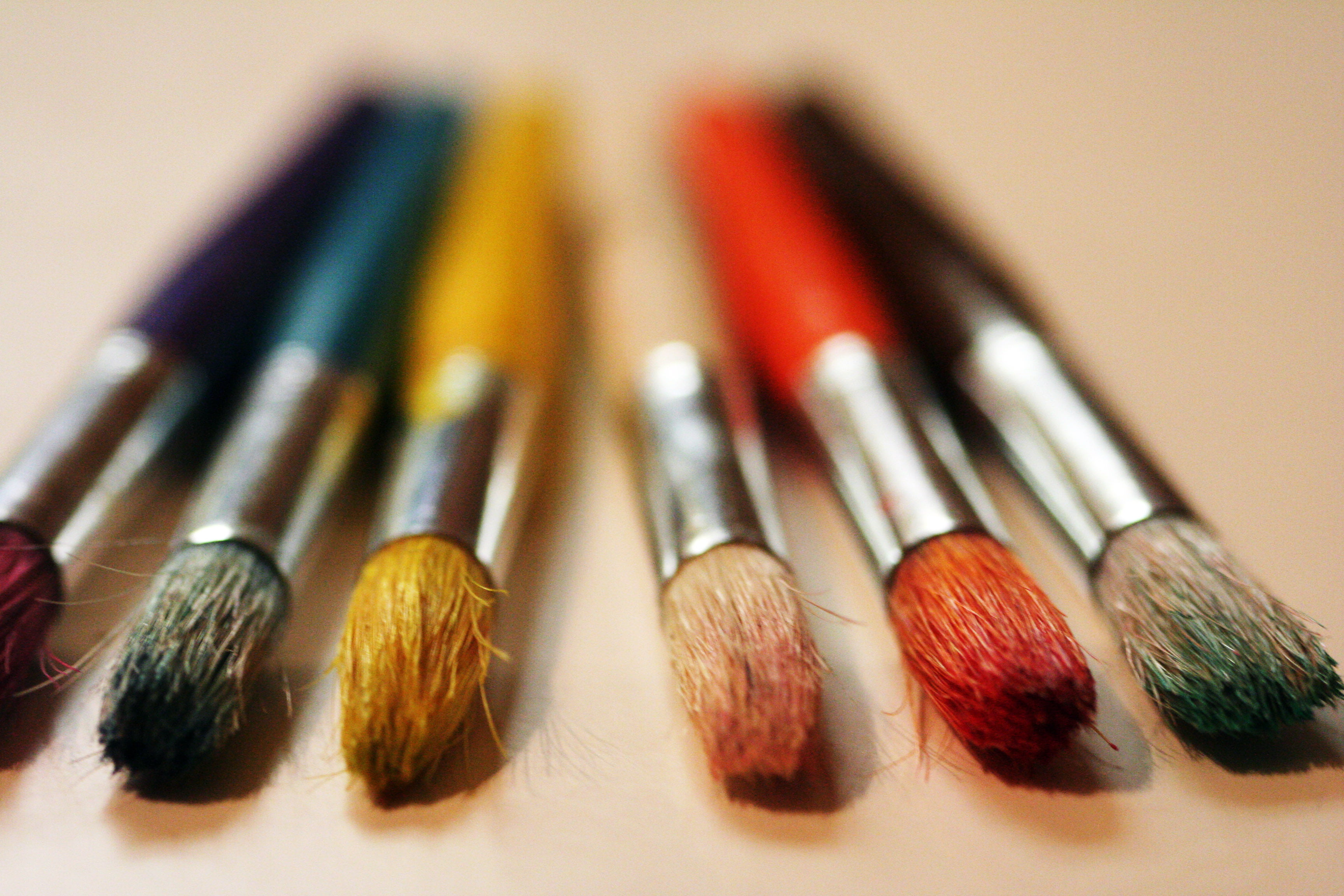 on top, 2K, color, John Morgan, close-up, depth, depth of field, beige, colors, brushes, top, Paintbrushes, painting, field, paintbrush, multi Colored, HD Wallpaper