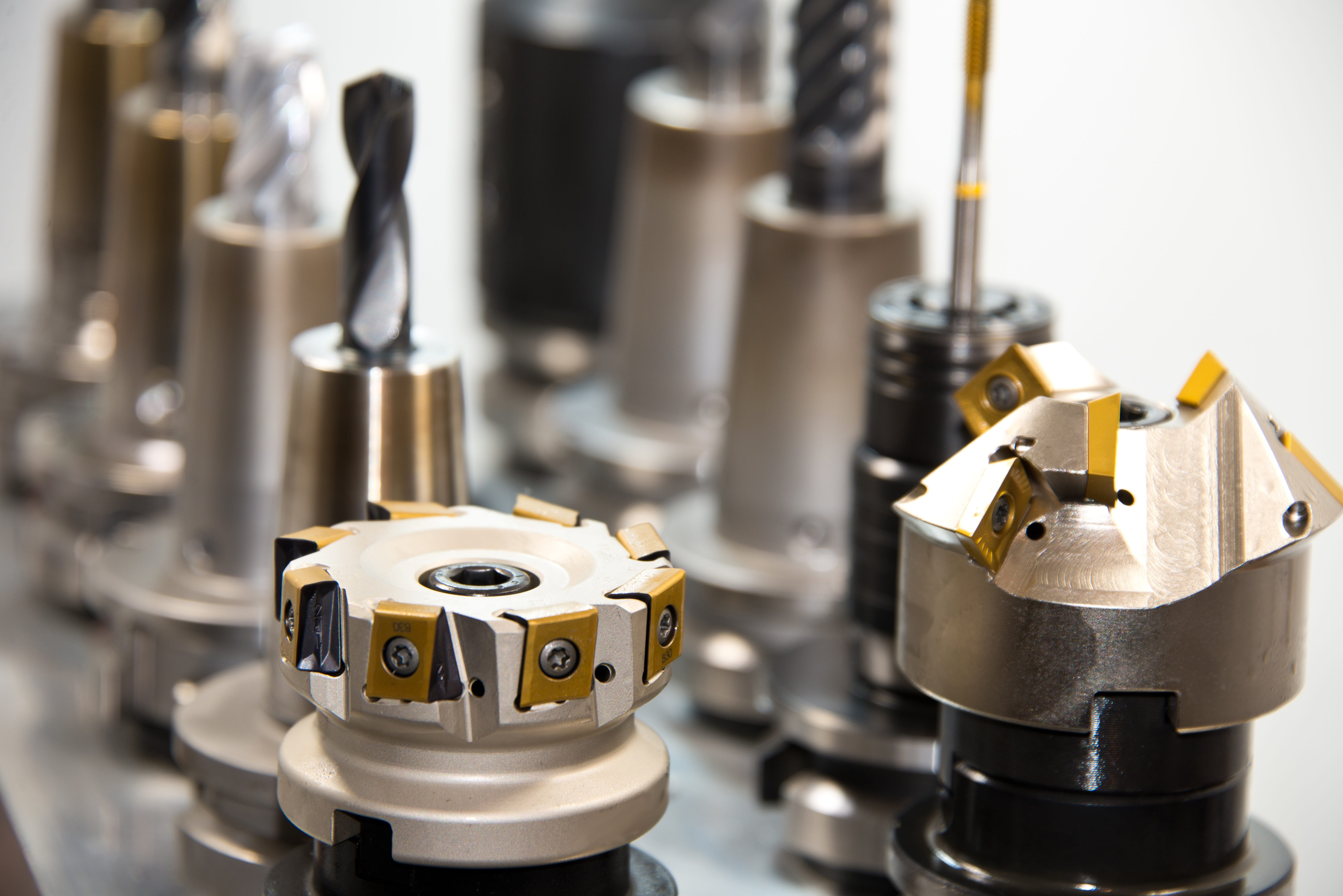 lens, focus on foreground, small group of objects, quality control, photo, indoors, science, milling machine, selective focus, machine, mechanics, drilling head, HD Wallpaper