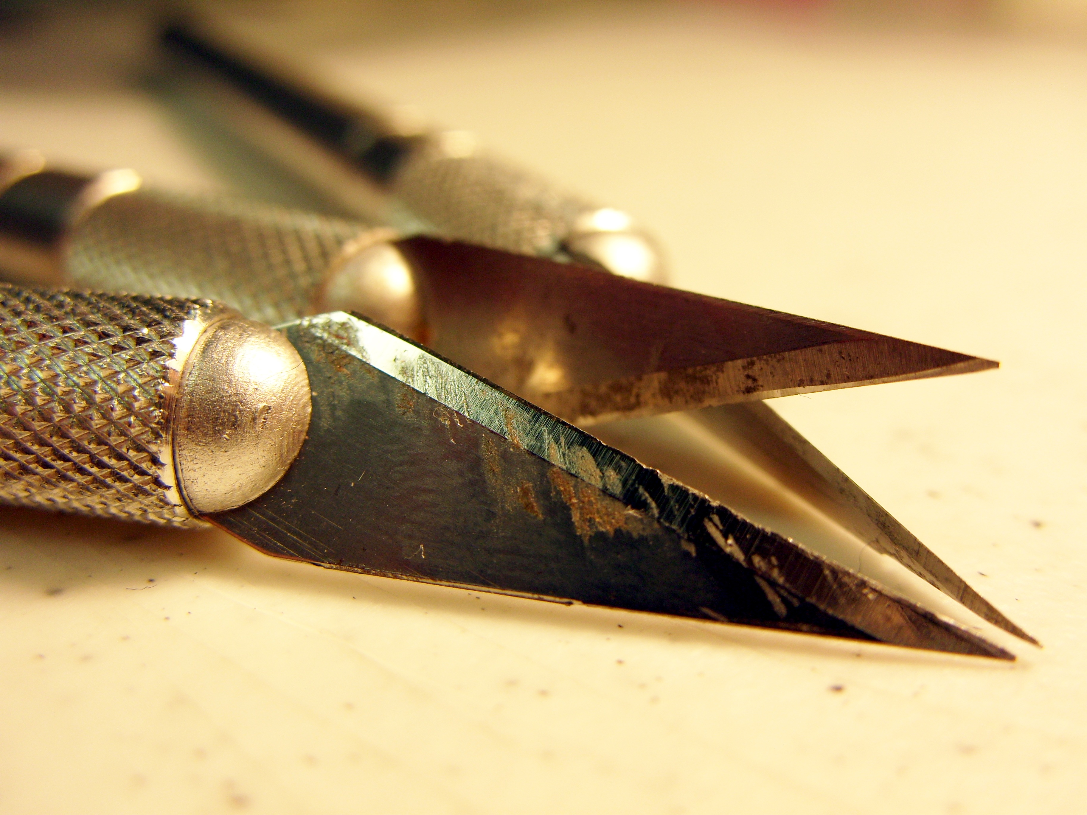 high angle view, no people, slice, crafting, object, single object, work, indoors, paper, edge, steel, blade, carving, cut, scalpel, man made object, metallic, HD Wallpaper