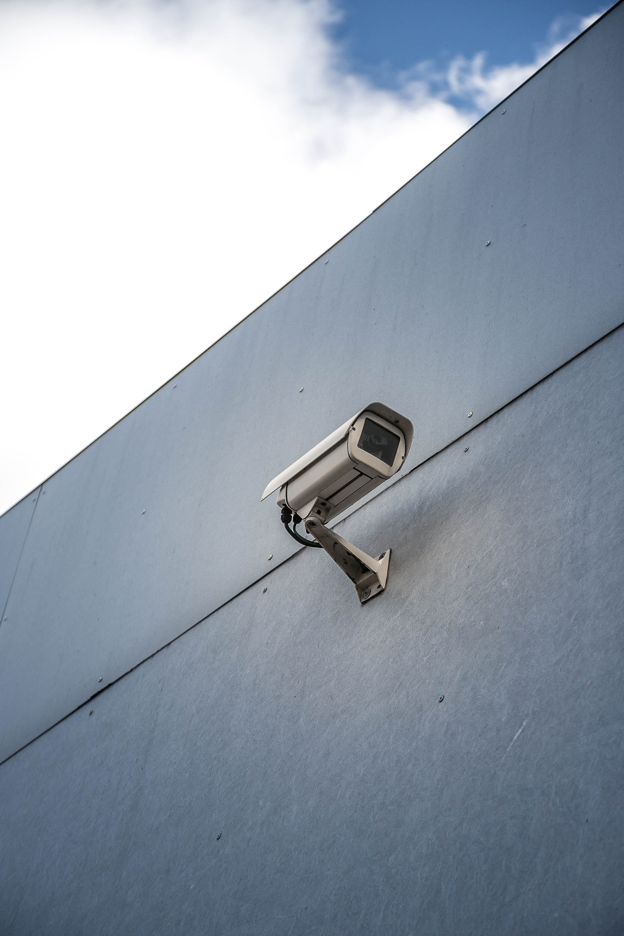outdoors, wall - building feature, cloud - sky, canon 6d mark ii, security camera, no people, sky, built structure, surveillance, france, white color, security, Phone HD Wallpaper