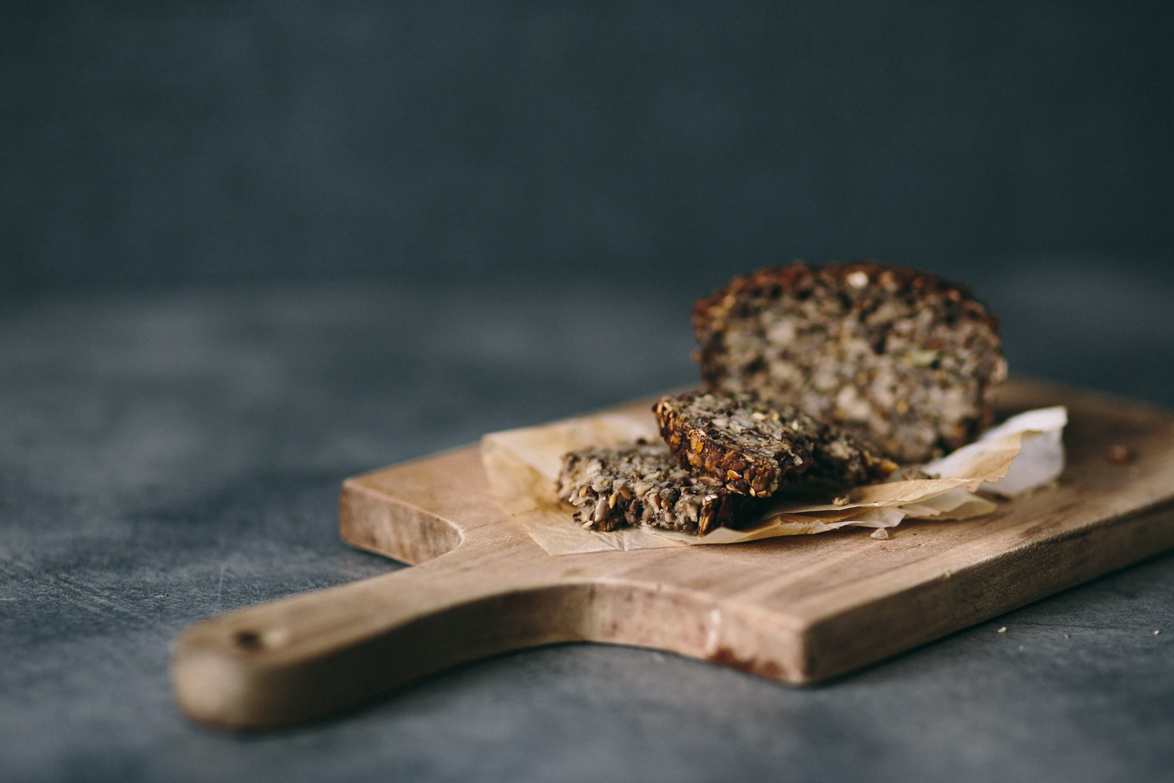bakary, 4K, close-up, nature, copy space, seed, freshness, fresh, homemade, wood - Material, day, seeds, bread, grain, healthy, food, Gluten-free, food and drink, HD Wallpaper