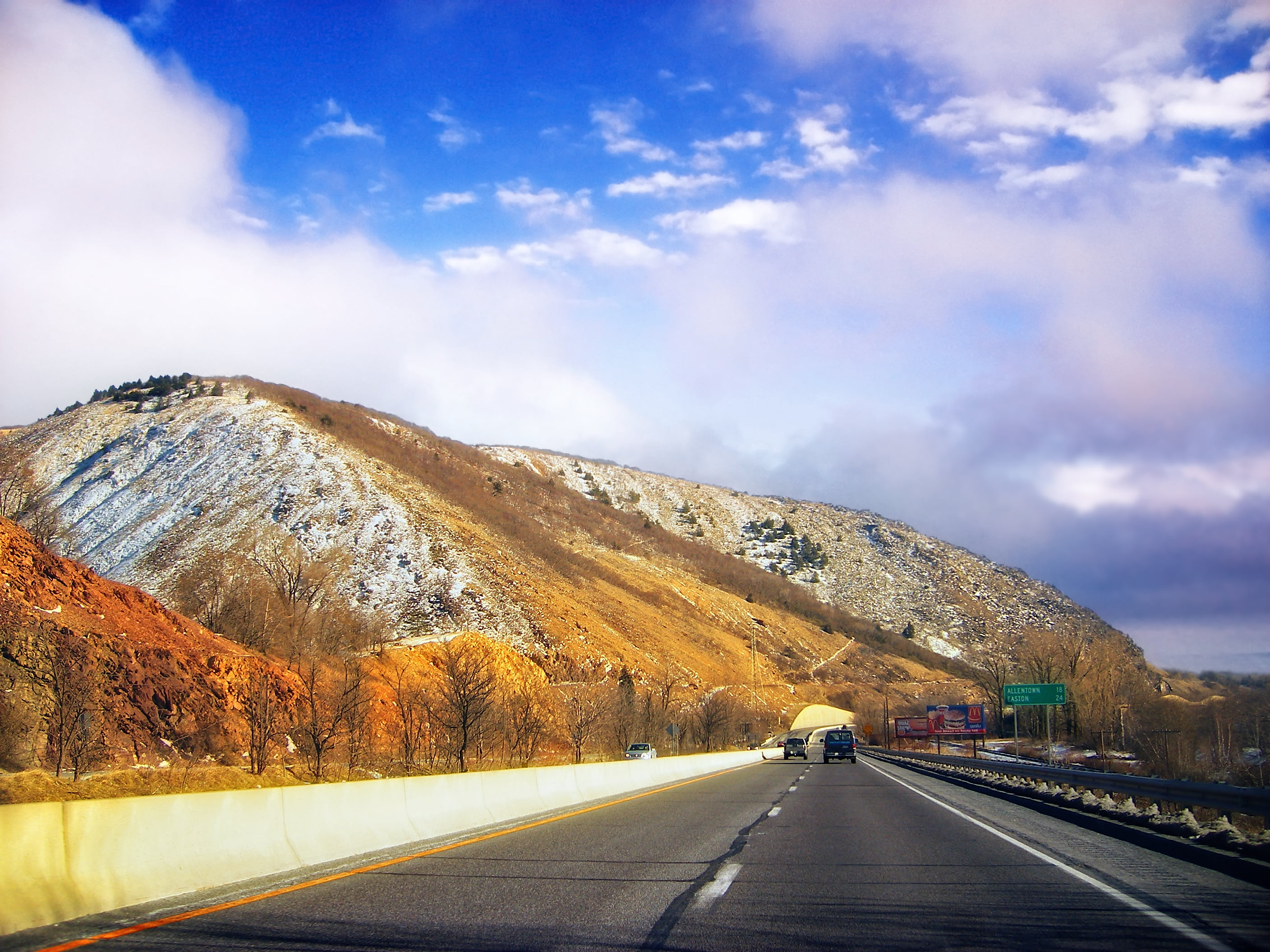 gray, brown, stratocumulus, creative_commons, sky, Appalachian Mountains, concrete, landscape, Lehigh Gap, transportation, Apex, 2K, concrete road, asphalt, HD Wallpaper