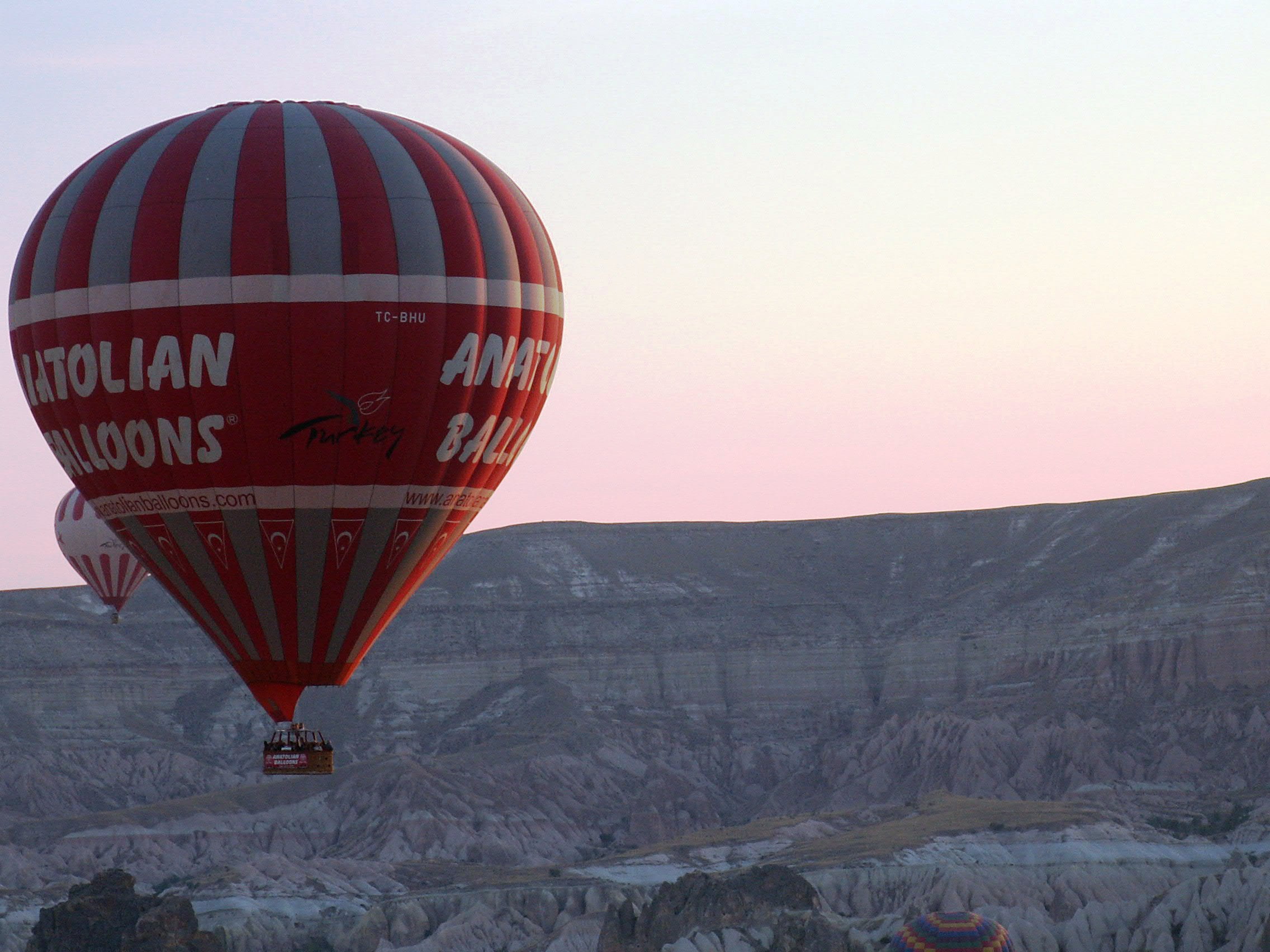 nature, nevsehir, in the skies, air, gray, balloon, walk in, landscape, Turkey, adventure, outdoors, XIX, red, sky, flying, hot, travel, heat - Temperature, HD Wallpaper