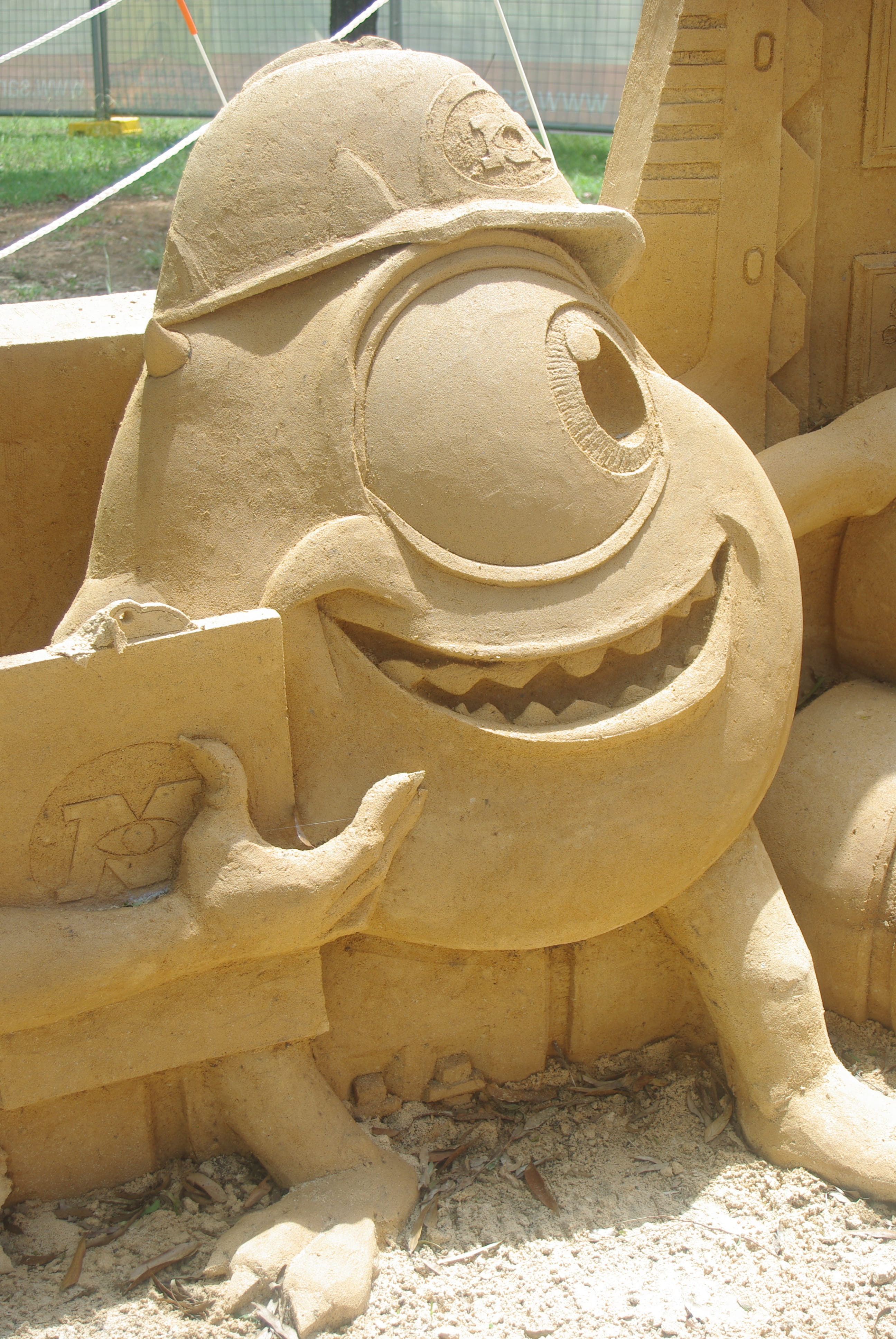 sand, creativity, human representation, entertainment, beasts, family, solid, no people, close-up, outdoors, sand building, statue, built structure, carving - craft product, Phone HD Wallpaper