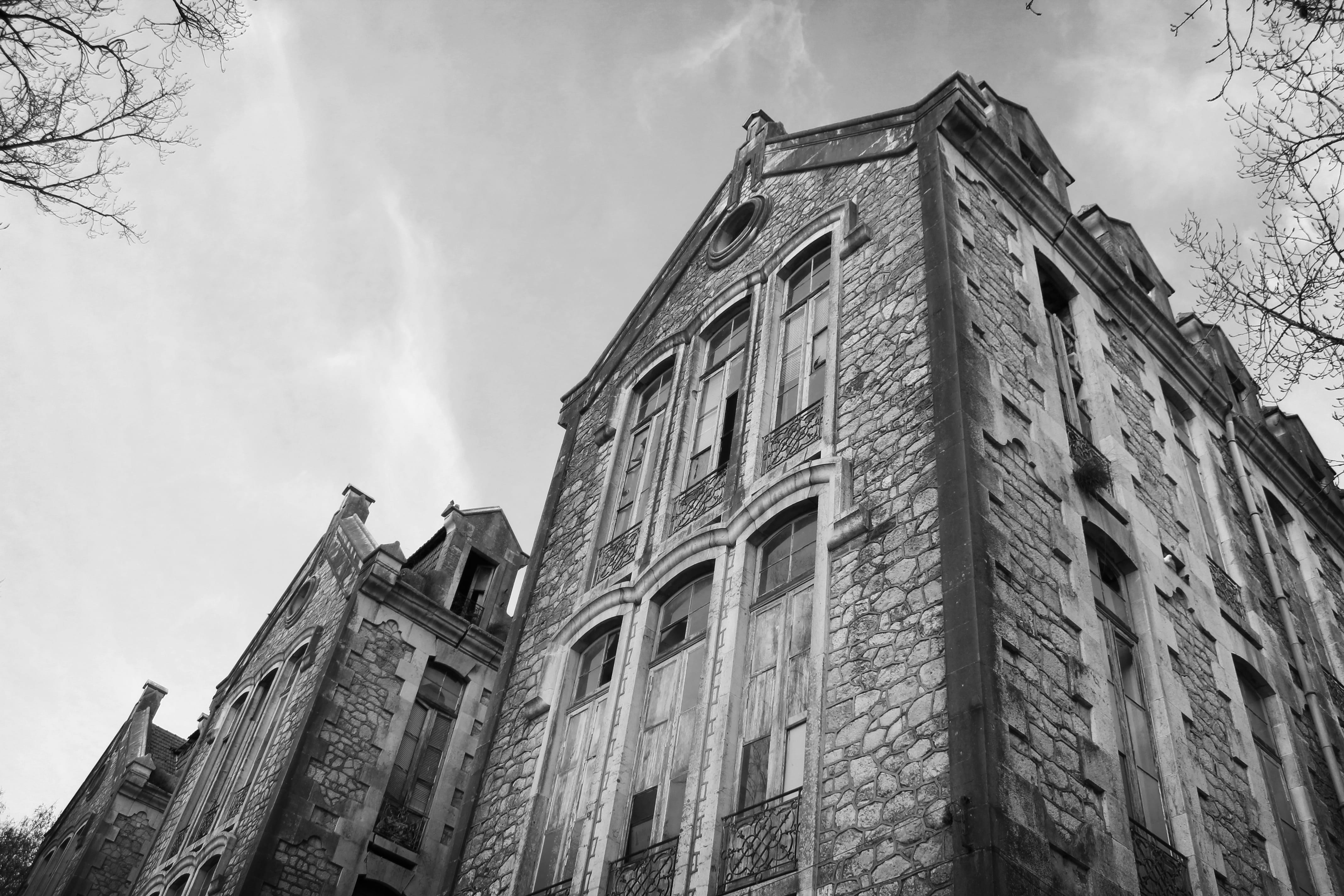 apartment, cloud - sky, history, building, city, building exterior, architecture, lake, built structure, travel destinations, caldas da rainha, low angle view, HD Wallpaper