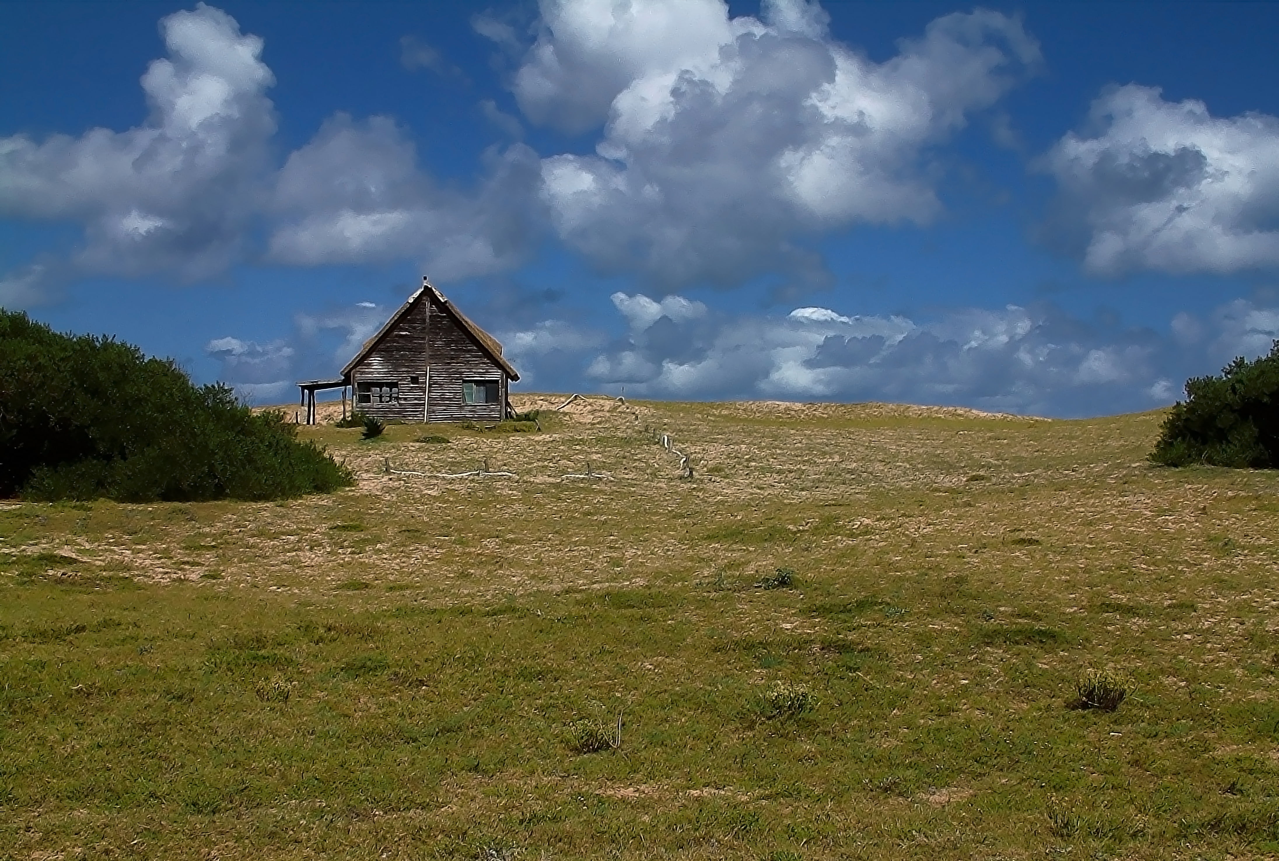 no people, day, 4K, outdoors, cabin, bella, bleak, holiday, beauty, field, building, tranquil scene, cloud - sky, landscape, land, uruguay, rest, building exterior, HD Wallpaper