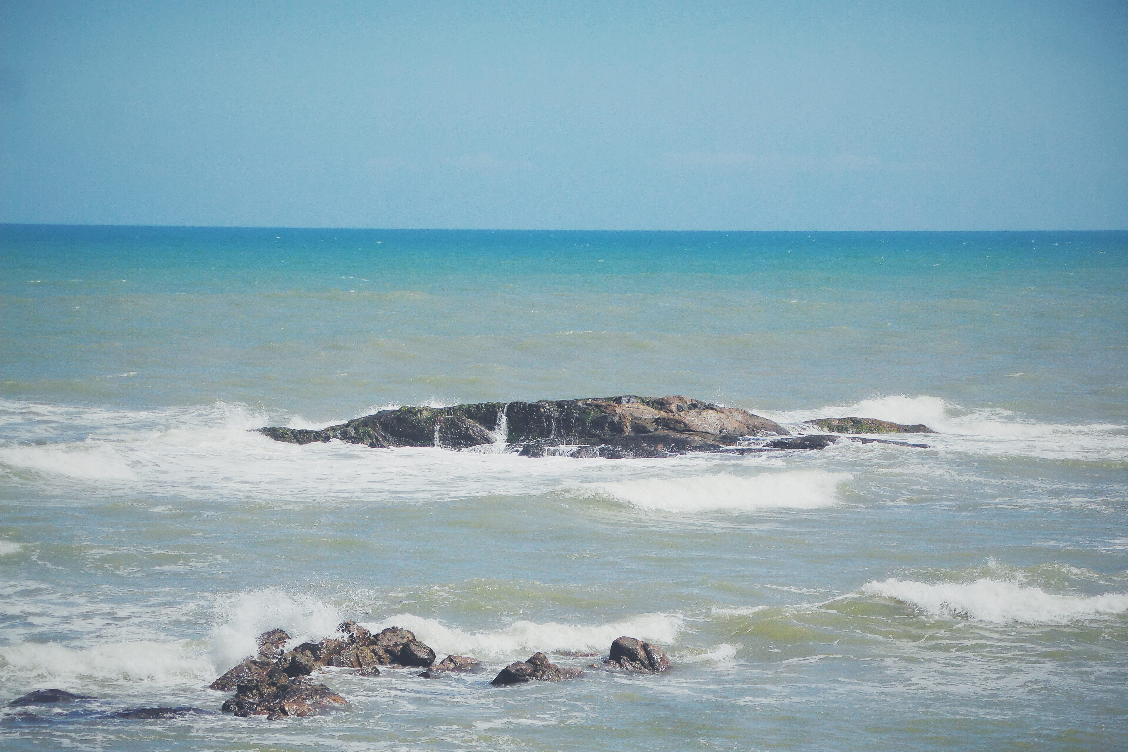 good vibes, mar, Água, pedra, summer, outdoors, no people, turquoise colored, rock, water, waves, horizon, 2K, motion, tranquility, rock - object, blue, HD Wallpaper