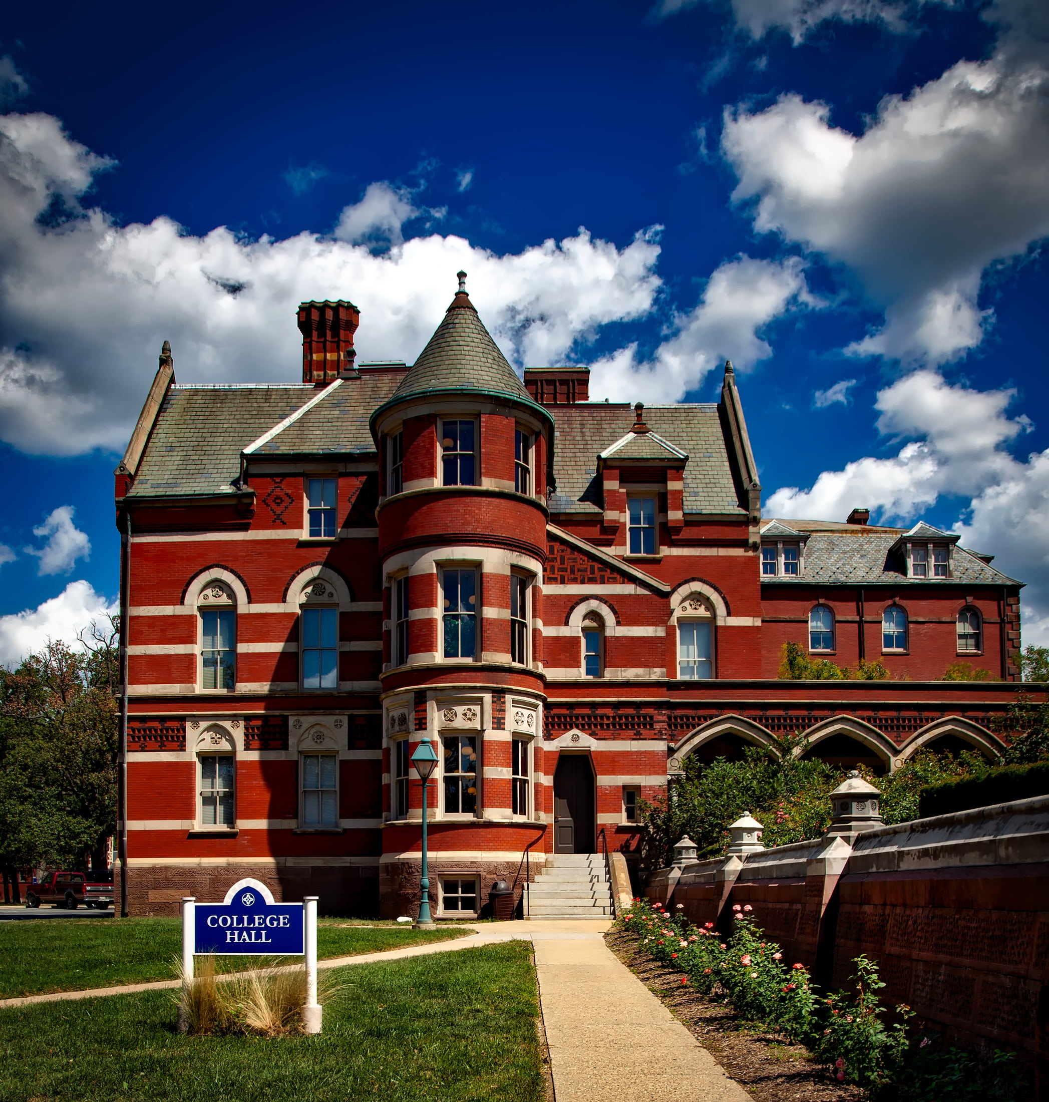sky, sunlight, college, landmark, residential district, washington dc, hdr, grass, college hall, hall, luxury, colleges, arch, gallaudet university, cloud - sky, Phone HD Wallpaper