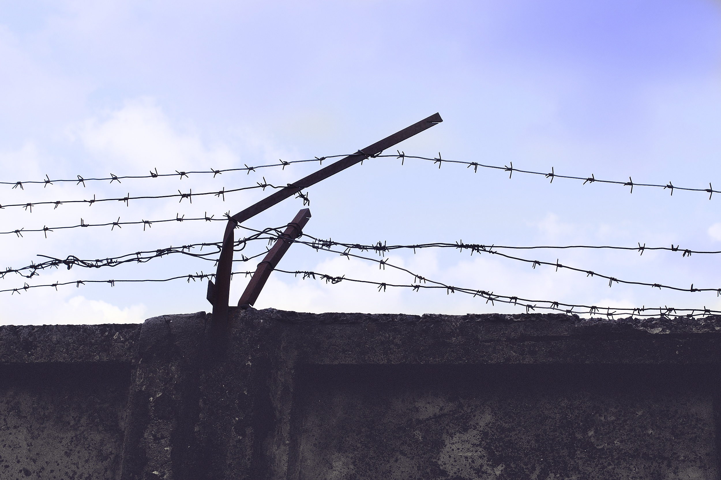 danger, run, criminality, forbidden, security, concrete, barbed Wire, trap, metal, no people, barrier, dark, justice, area, outdoors, high, wire, dirty, HD Wallpaper
