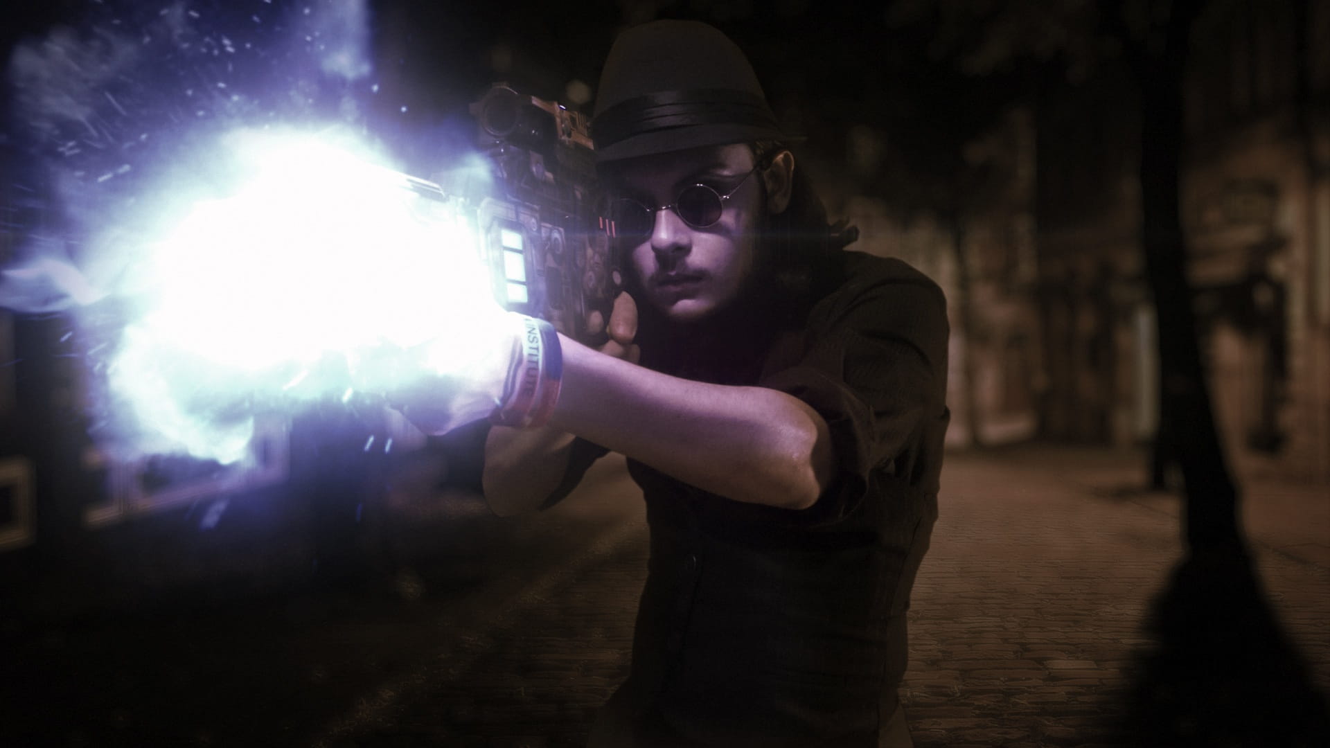sign, trilby, cyberpunk, costume, vintage, stylish, street, blaster, attractive, aggression, adult, gun, victorian, cosplay, young adult, night, style, HD Wallpaper