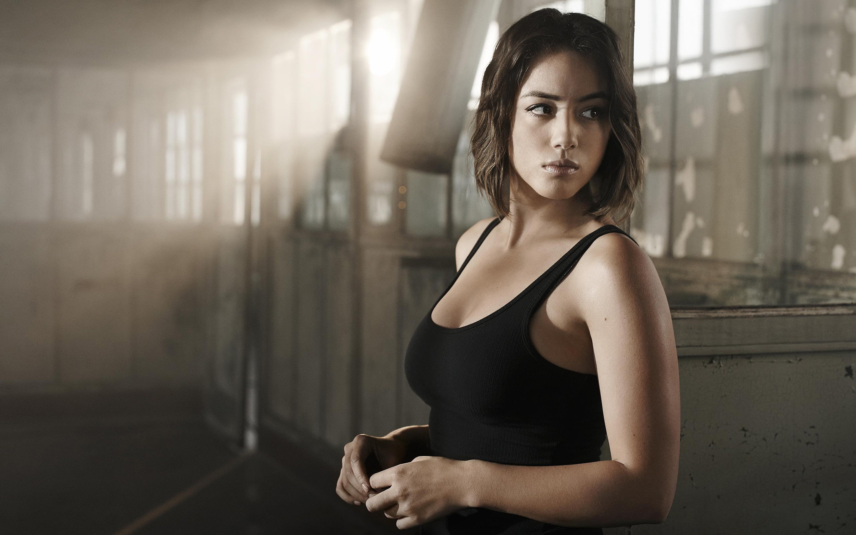 2K, celebrity, Looking Away, women, brunette, actress, Chloe Bennet, daisy Johnson, Tank Top, HD Wallpaper