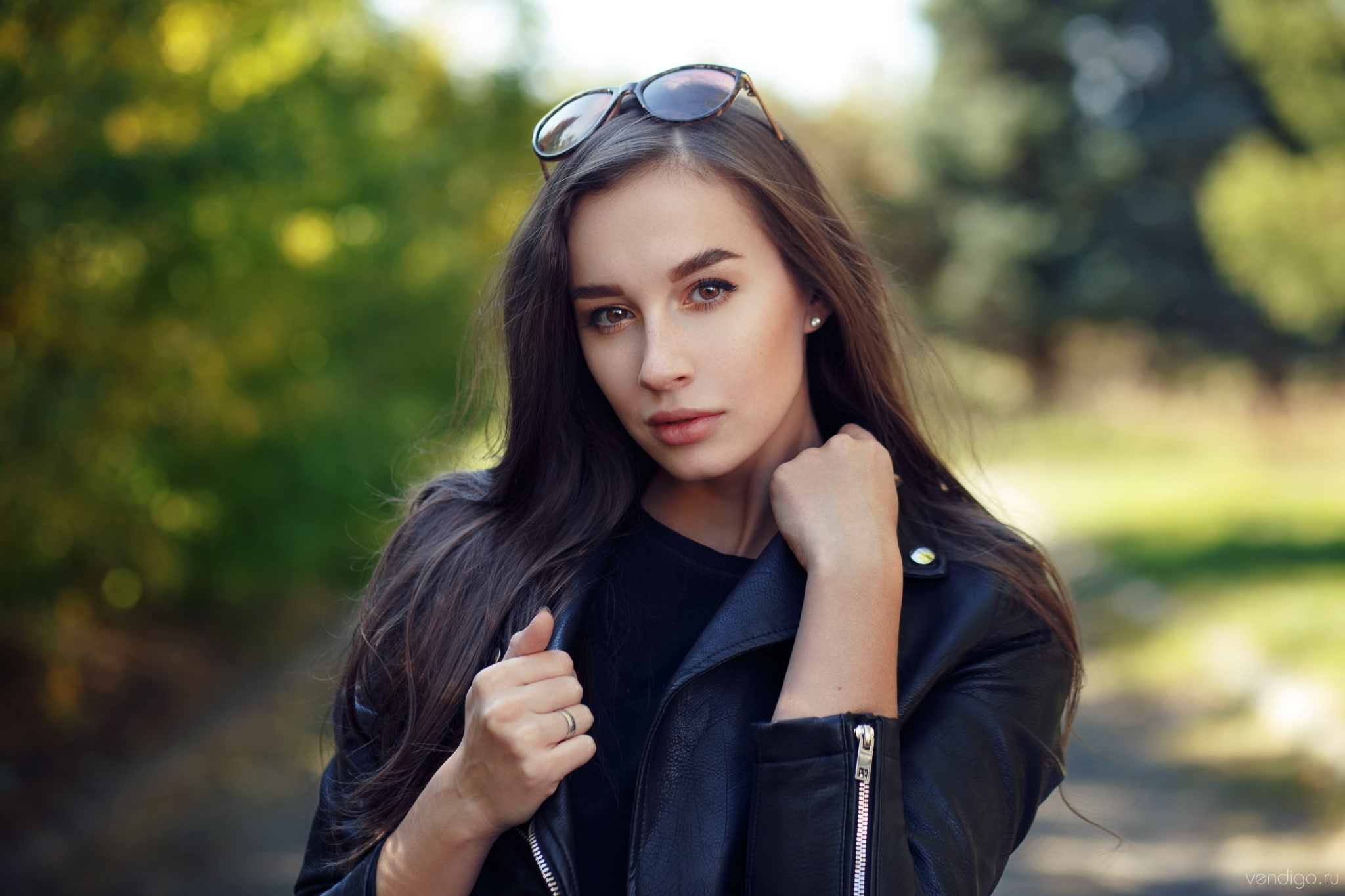 Evgeniy Bulatov, lifestyles, outdoors, brown eyes, black jackets, black clothing, beauty, rings, sunglasses, depth of field, leisure activity, earring, HD Wallpaper