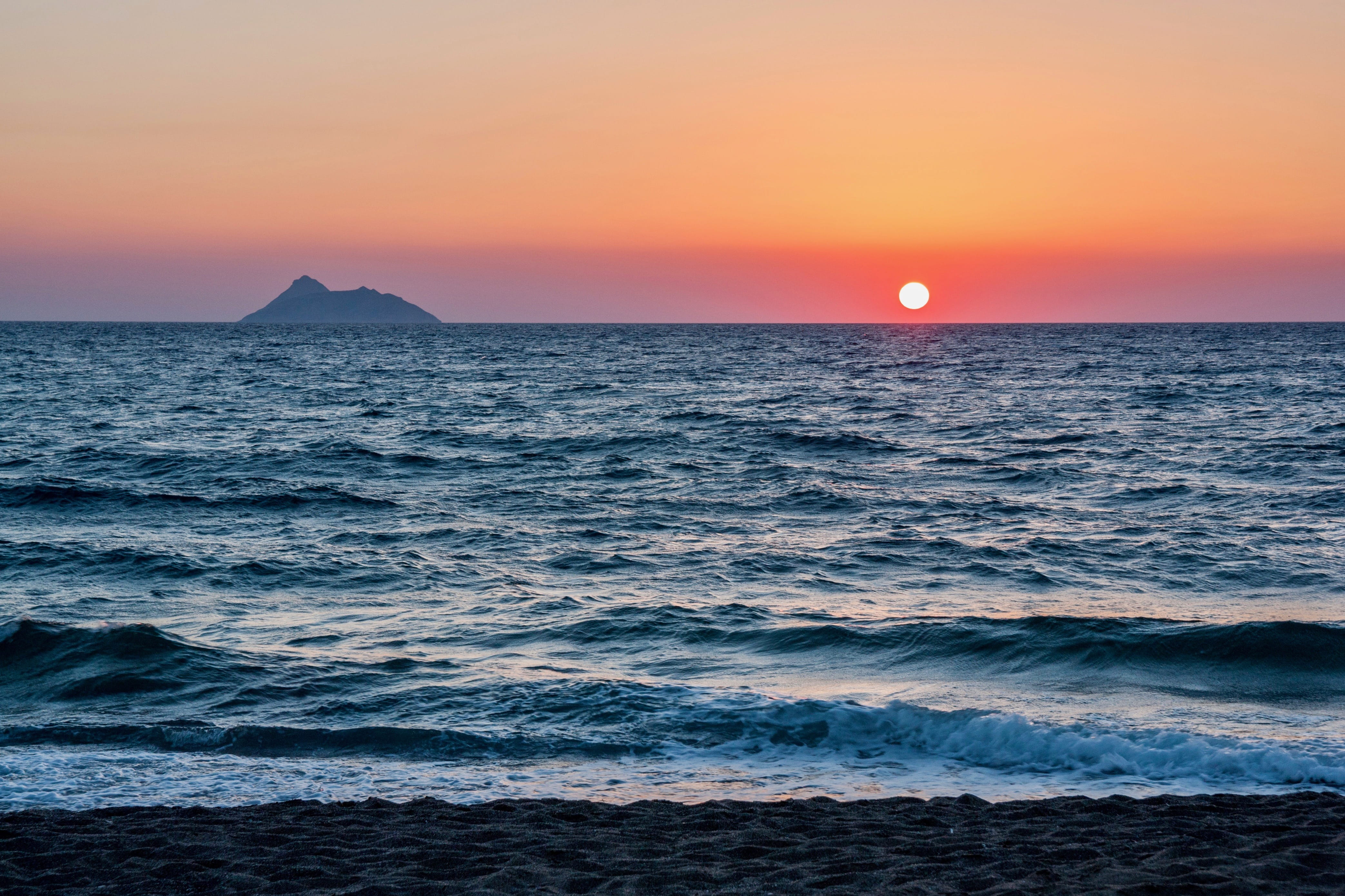 orange color, idyllic, motion, sunrise, outdoors, waves, ruffling, golden, beach, texture, nature, tranquility, 4K, horizon over water, water, beauty in nature, HD Wallpaper
