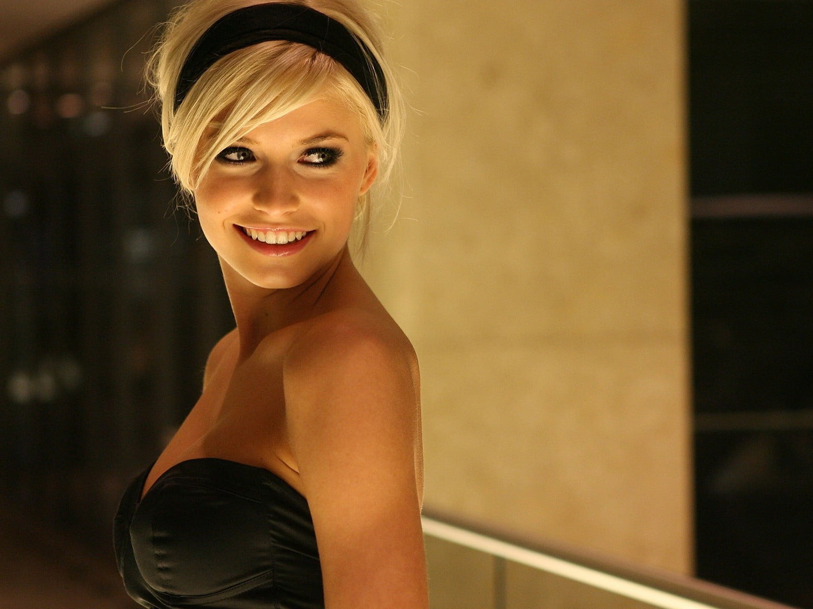 looking at camera, s, women, beautiful people, blond hair, bare shoulders, 720P, Lena Gercke, strapless, blonde, emotion, top, healthy lifestyle, hair, HD Wallpaper