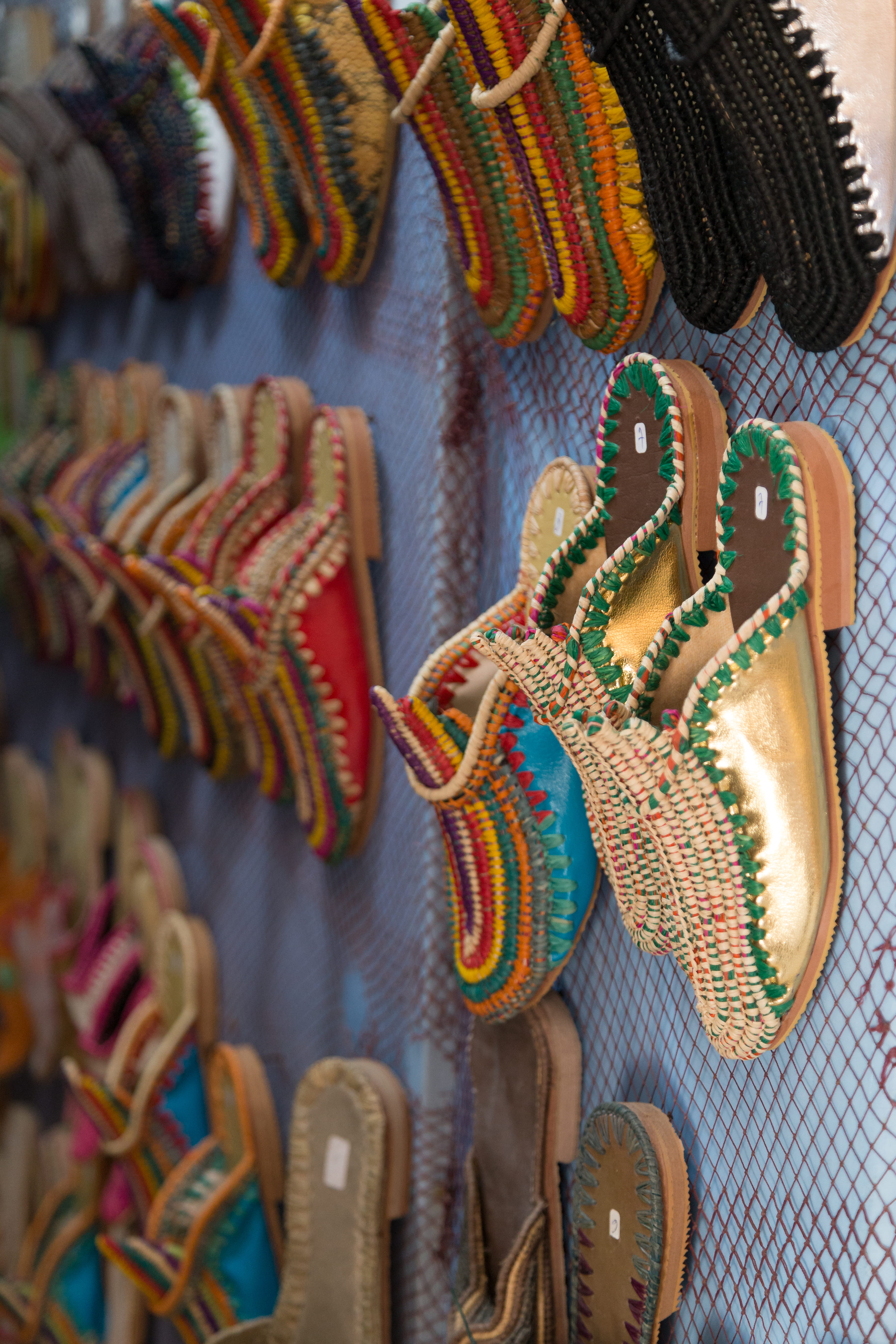 business, handbag, art and craft, close-up, retail, shoe shop, henna, calligraphy, indoors, human, shoe, variation, choice, market, fashion, bag, 5K, backgrounds, Phone HD Wallpaper