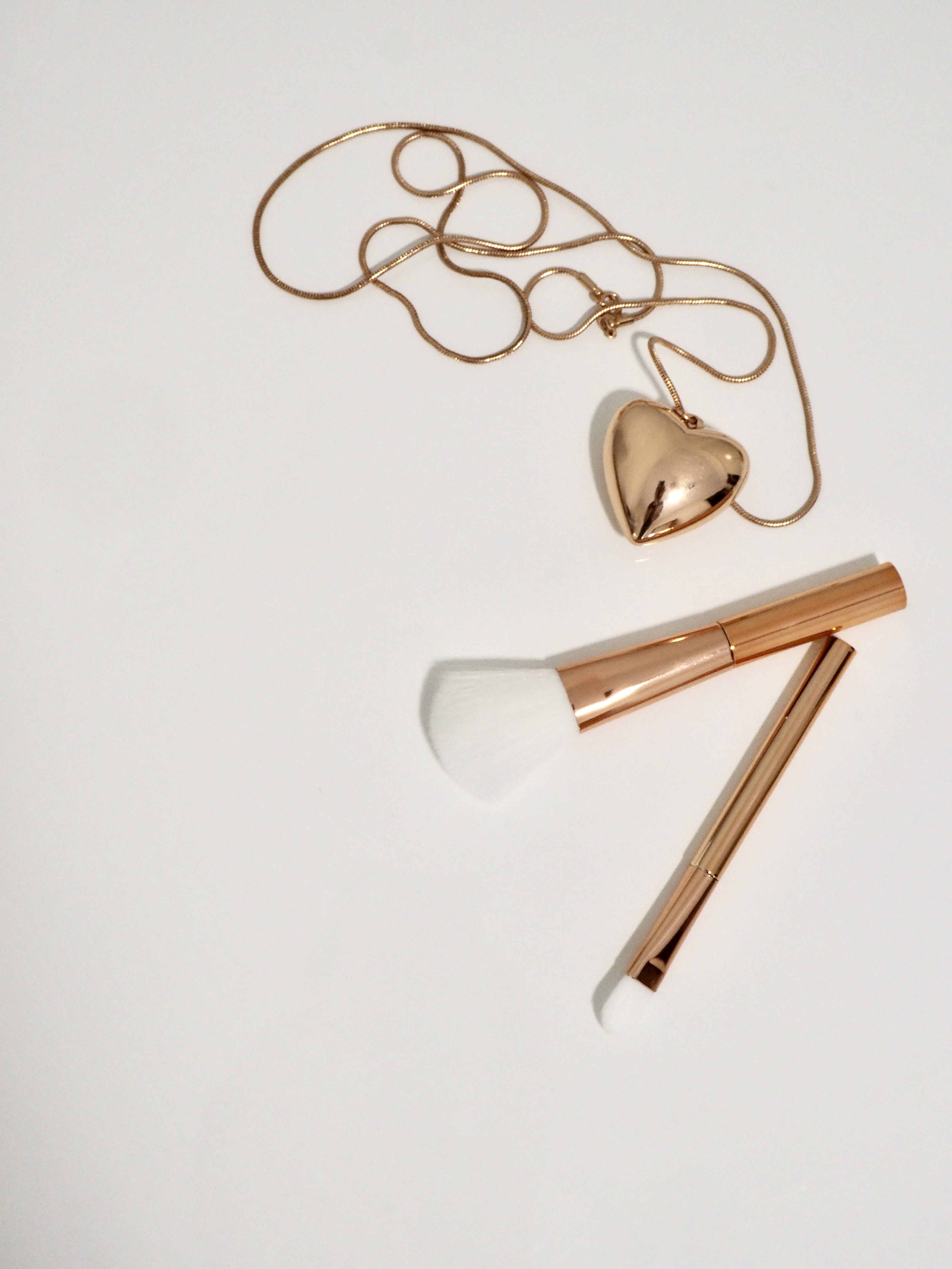 sign, necklace, sharp, still life, wood - material, close-up, flatlay, heart, cut out, shadow, make-up brushes, copy space, white background, paper, gold, Phone HD Wallpaper