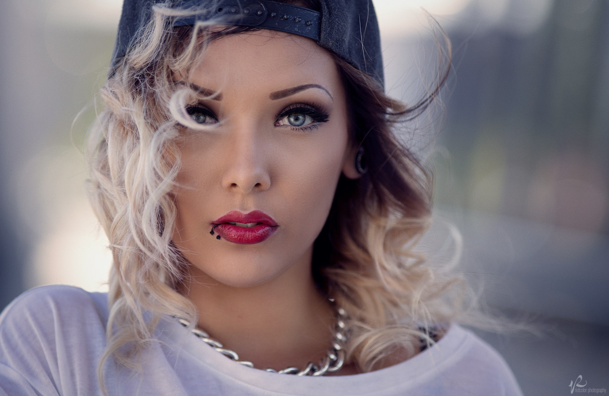 lipstick, face, women, 1080P, portrait, blonde, pierced lip, necklace, hat, HD Wallpaper