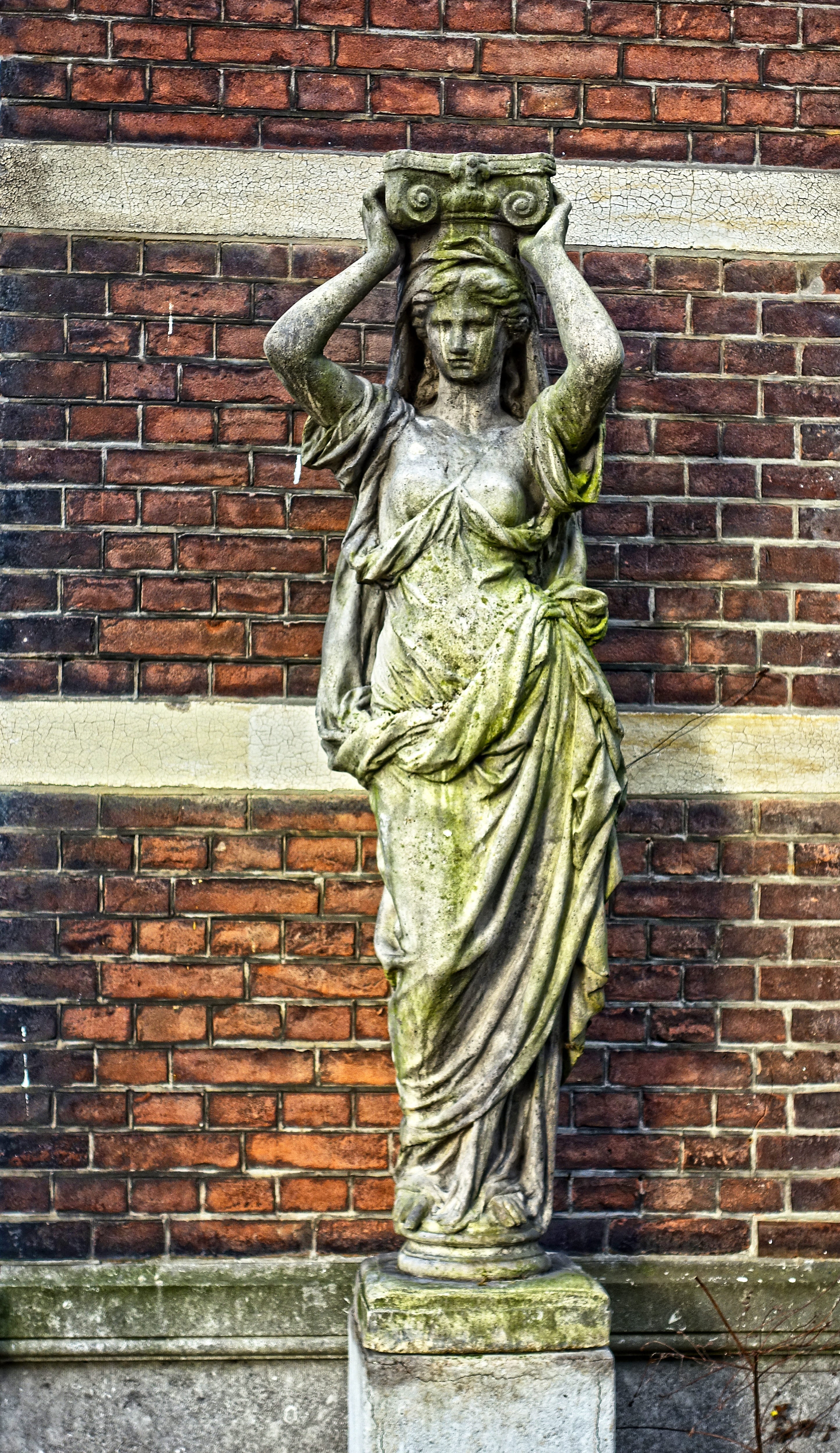 wall - building feature, statue, creativity, 4K, no people, human representation, building exterior, garden statue, built structure, representation, classic, Phone HD Wallpaper