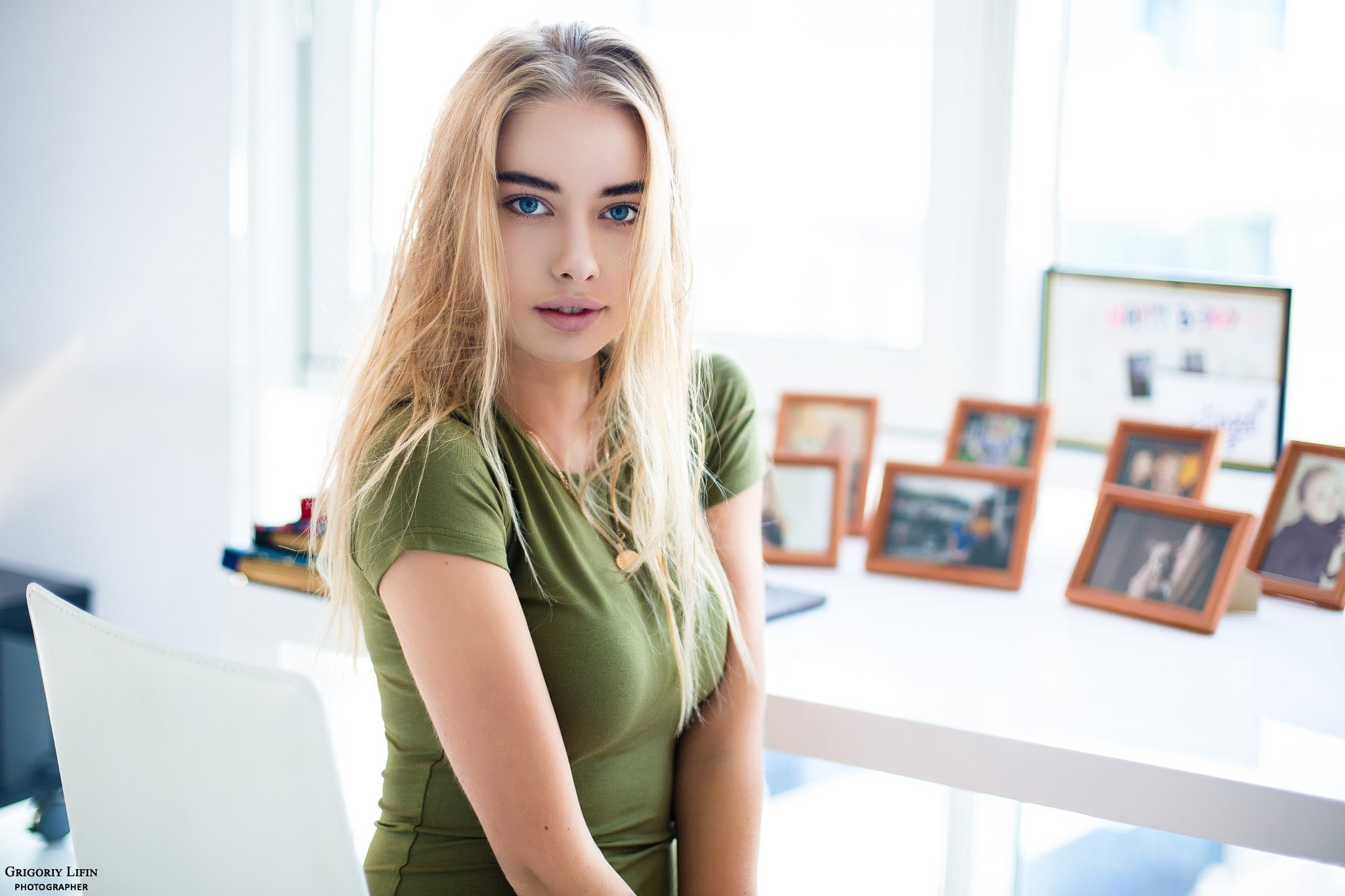 portrait, 1080P, chair, Vladlena Korshunova, women, blue eyes, blonde, Grigoriy Lifin, sitting, HD Wallpaper