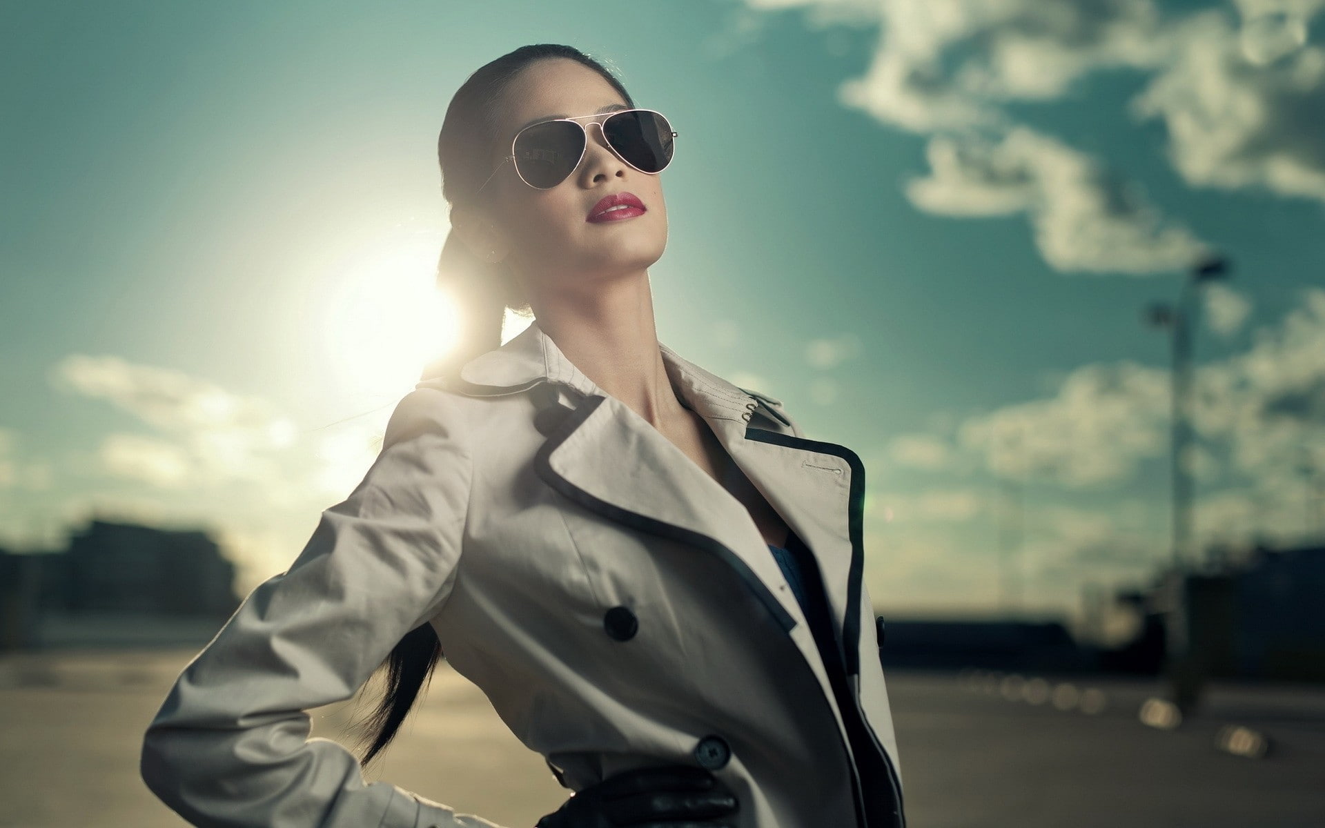 nature, trench coat, well-dressed, glasses, day, standing, 1080P, young adult, outdoors, model, cloud - sky, sunglasses, sunlight, adult, young women, HD Wallpaper
