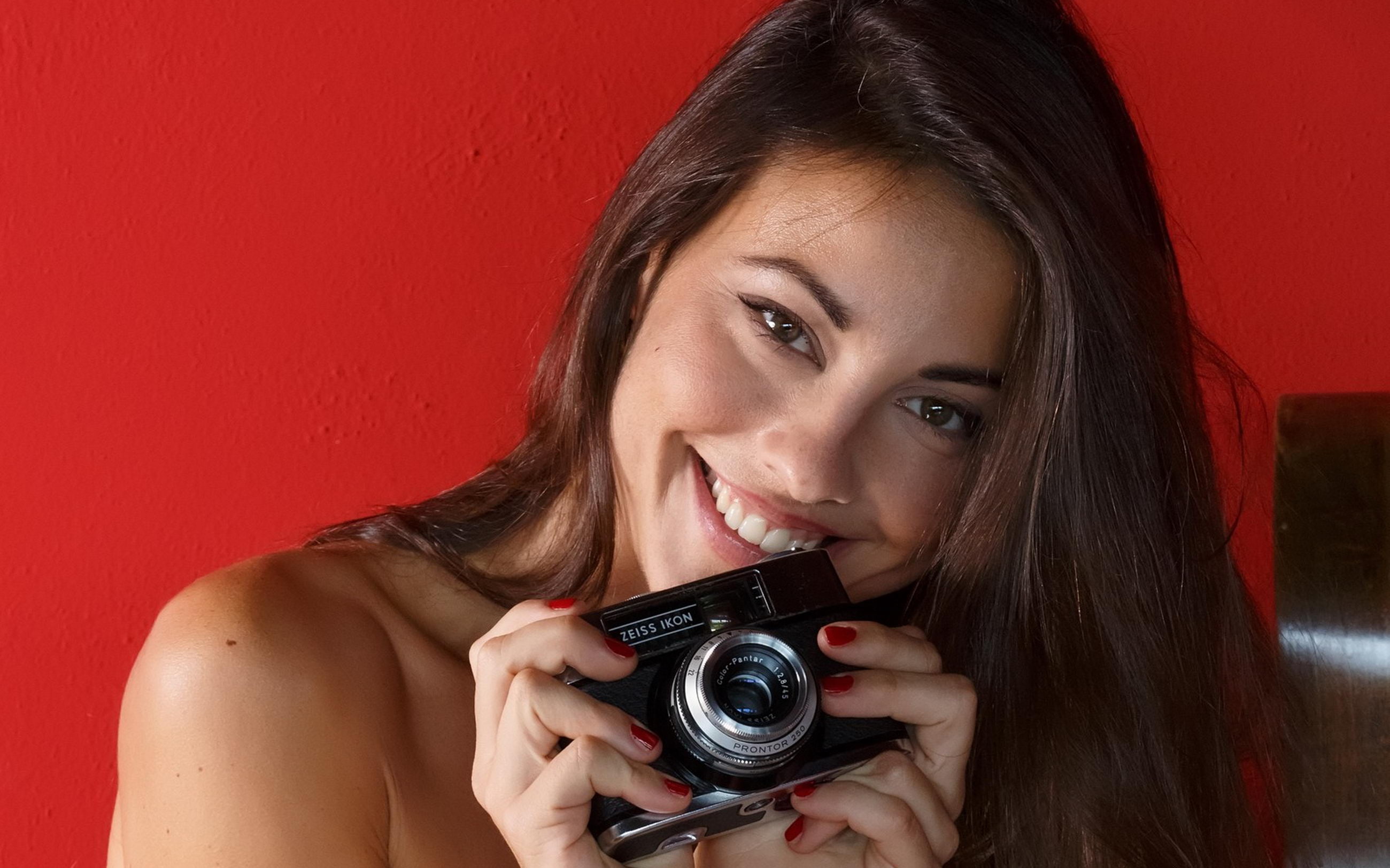 camera - photographic equipment, holding, Lorena Garcia, model, beauty, looking at camera, photographer, photography themes, one person, young women, hair, HD Wallpaper