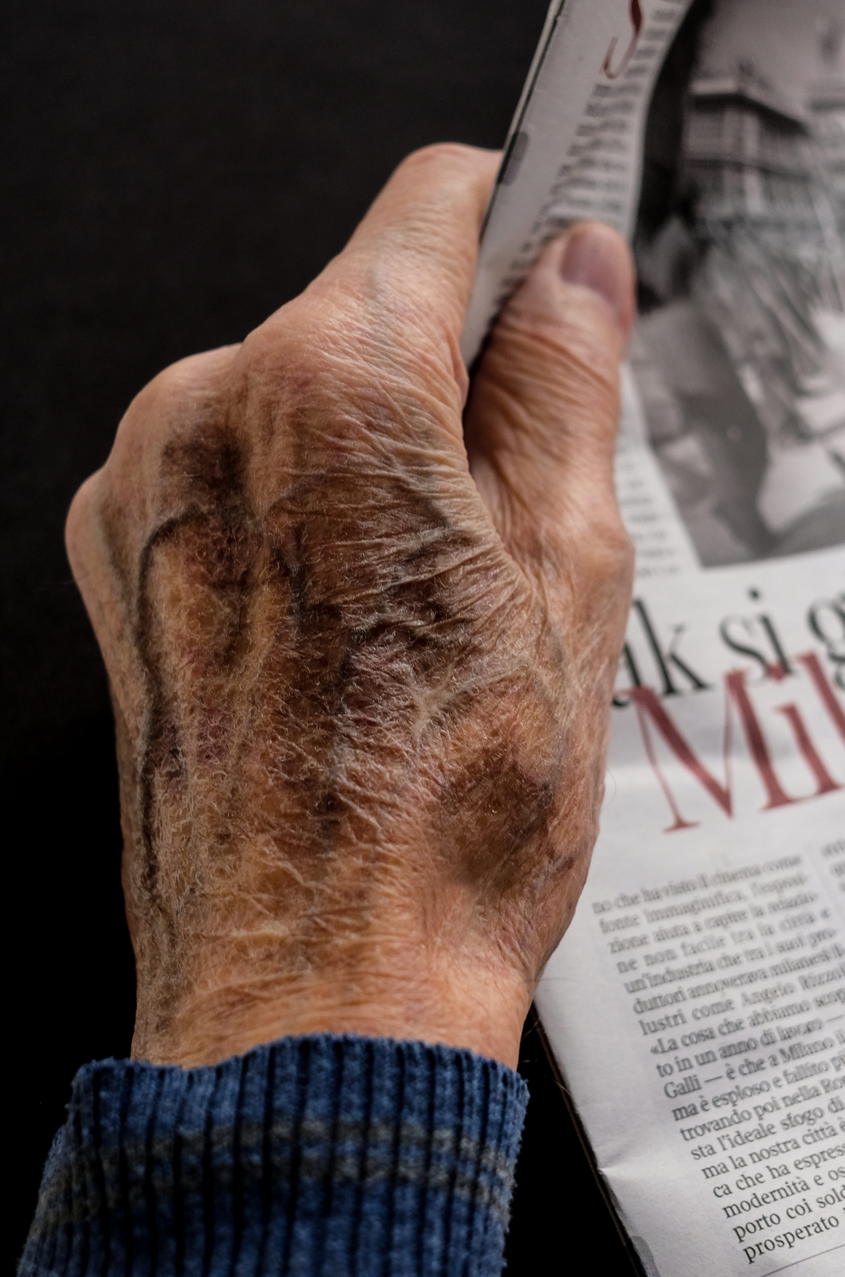 old hands, real people, finger, human body part, bookcase, weaponry, black background, newspaper, toe, wrist, communication, human, body part, hand, weapon, Phone HD Wallpaper