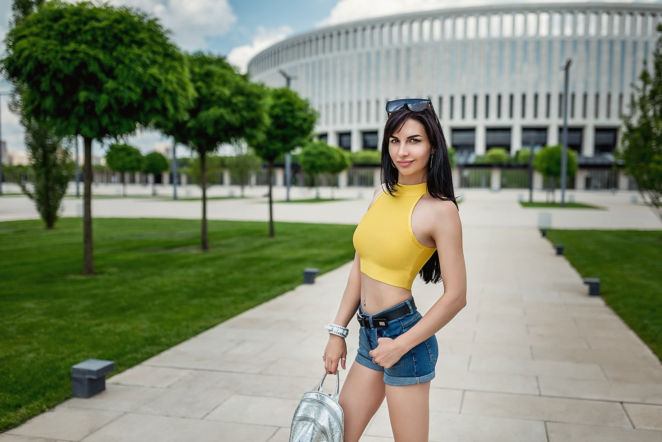smiling, architecture, Lioka Grechanova, one person, trees, belly, footpath, day, real people, belt, beauty, fashion, young adult, young women, hairstyle, HD Wallpaper
