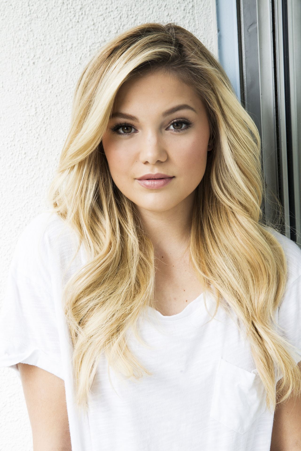 headshot, hair, singer, beautiful woman, contemplation, actress, beauty, looking at camera, portrait, face, front view, Olivia Holt, young women, looking at viewer, Phone HD Wallpaper