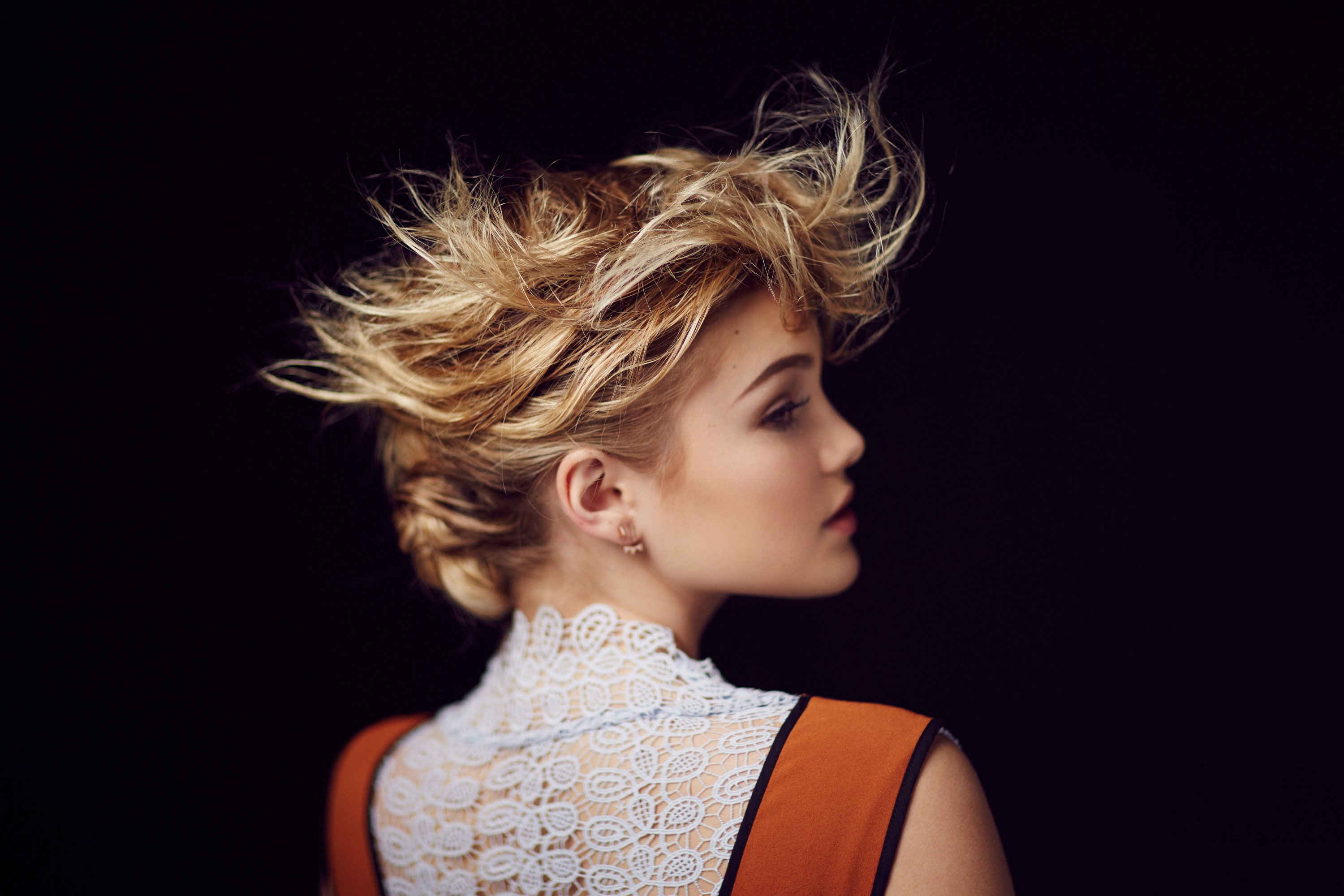 actress, Olivia Holt, women, looking back, face, profile, short hair, blonde, 2K, HD Wallpaper
