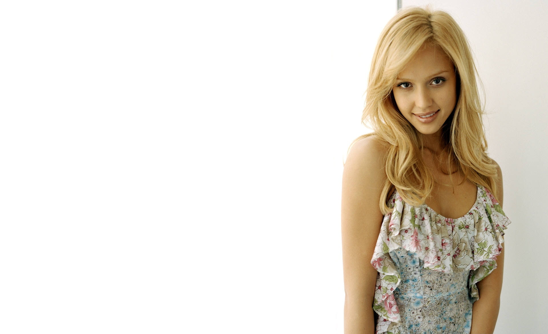 indoors, standing, young adult, one person, long hair, Movies, happiness, fashion, young women, Jessica Alba, 1080P, Jessica, portrait, hairstyle, beauty, HD Wallpaper