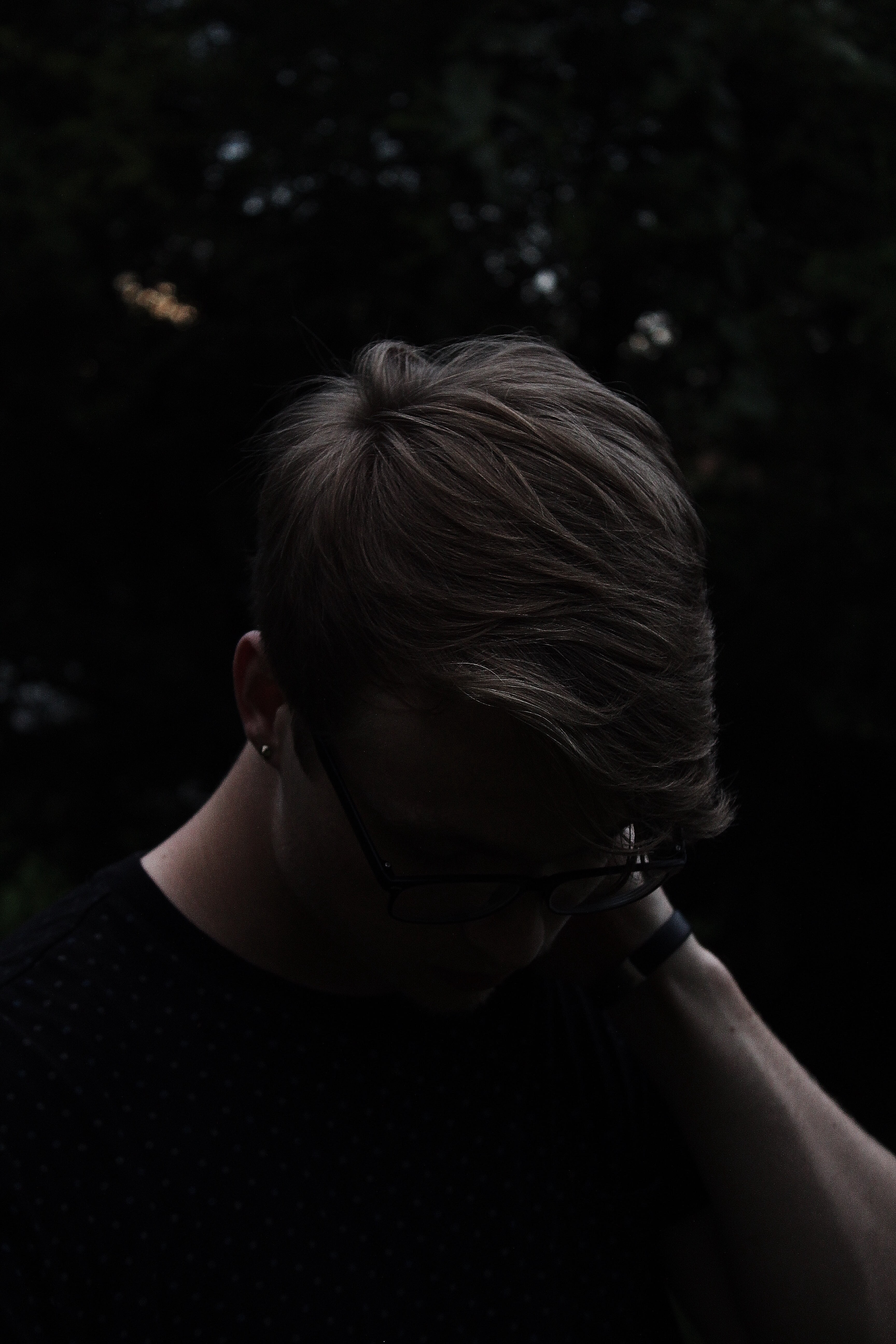 depression - sadness, sadness, close-up, adult, one person, rear view, leaning, only women, distraught, black background, black, downwards, adults only, Phone HD Wallpaper