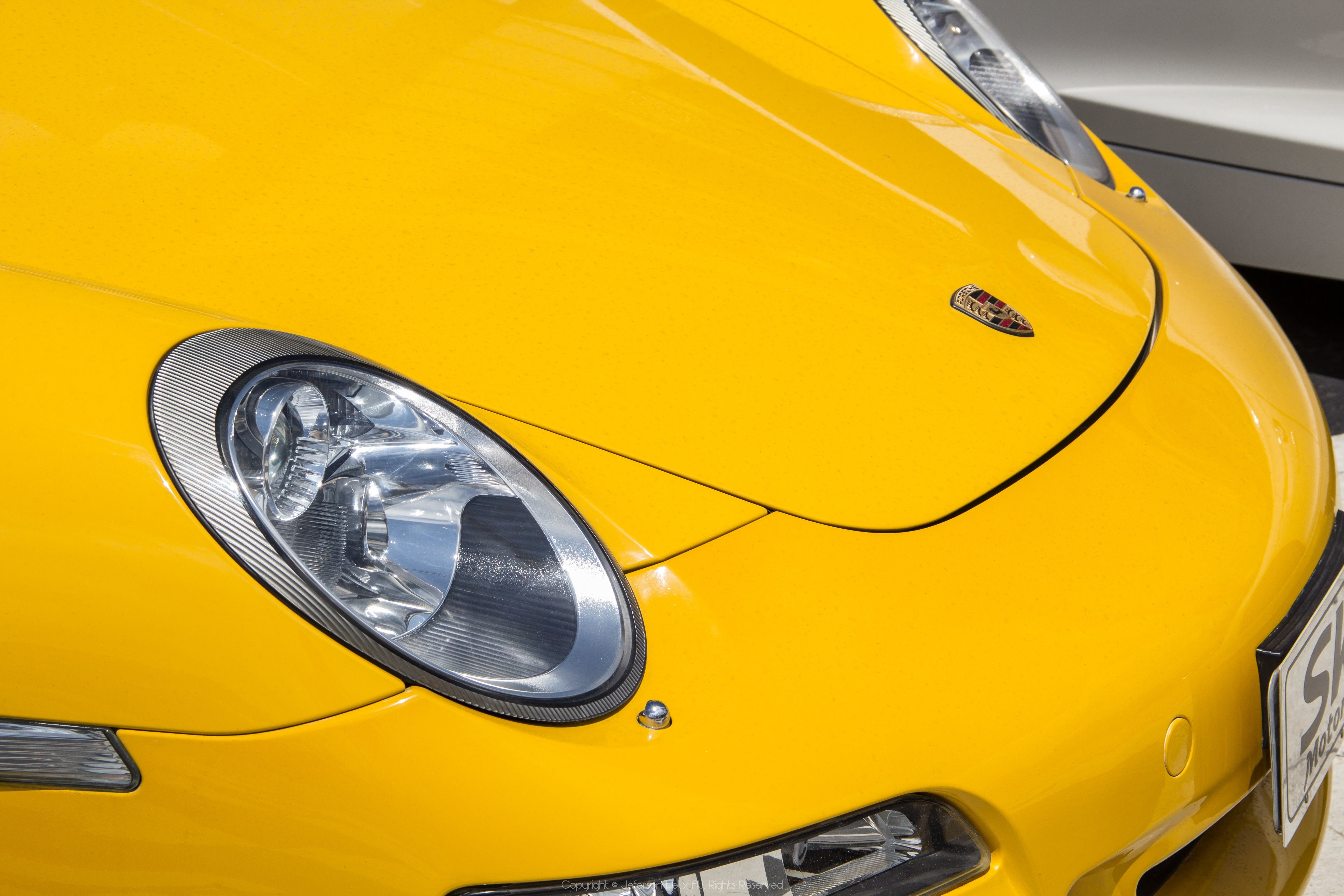 clean, luxury, close-up, no people, outdoors, transportation, mode of transportation, motor vehicle, headlight, porsche 911 carrera s porsche 911 car, vibrant color, HD Wallpaper