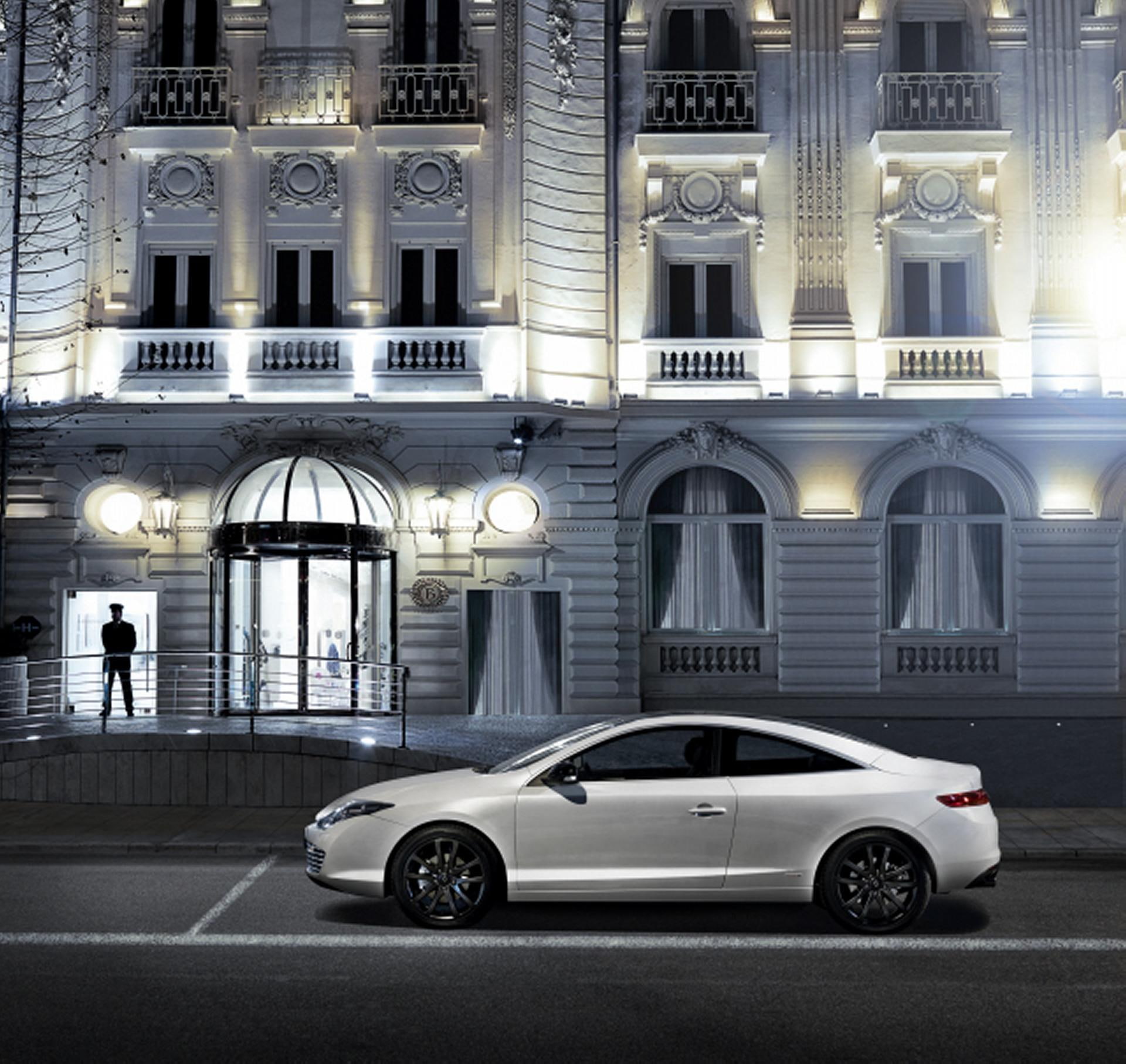 luxury hotel, lagunda, window, building, transportation, land vehicle, street, mode of transportation, building exterior, wealth, car, outdoors, coupe, HD Wallpaper