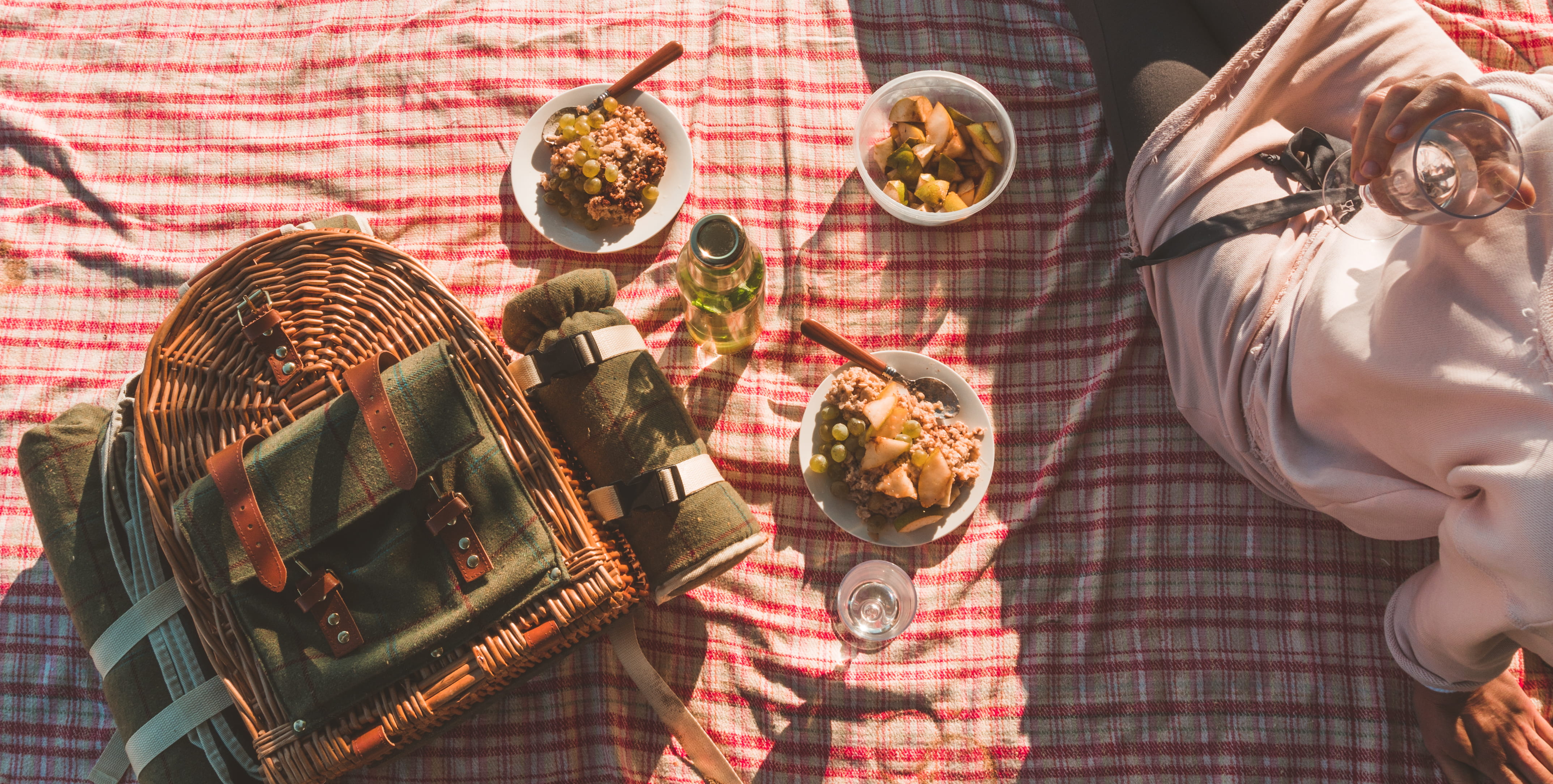 table, besie, food and drink, 4K, household equipment, lifestyles, bowls, adult, mat, checked pattern, white, high angle view, wine, day, daytime, plate, HD Wallpaper