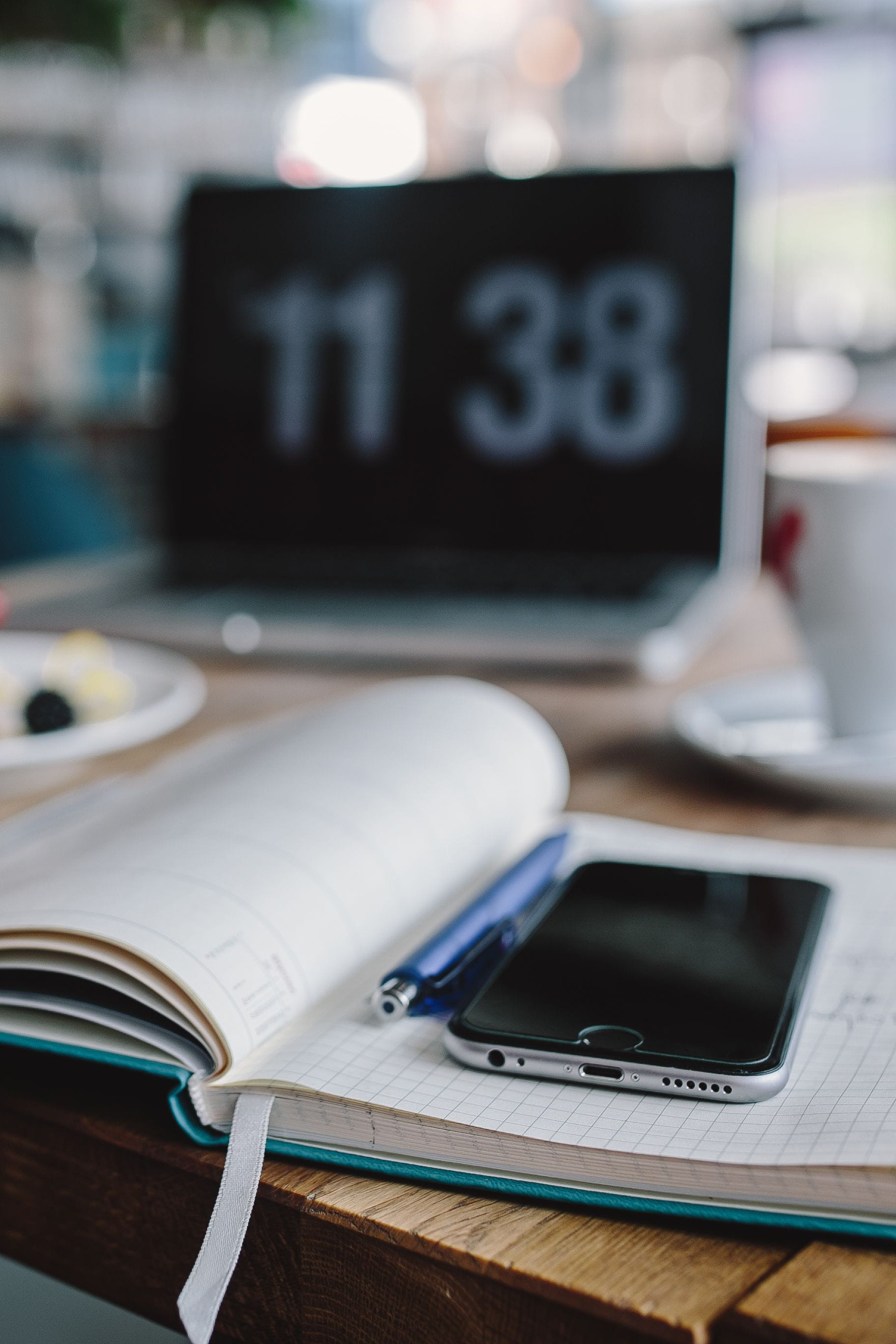 cup, computer, restaurant, laptop, connection, cheese, selective focus, education, communication, workplace, mobile, close-up, wooden desk, publication, Phone HD Wallpaper