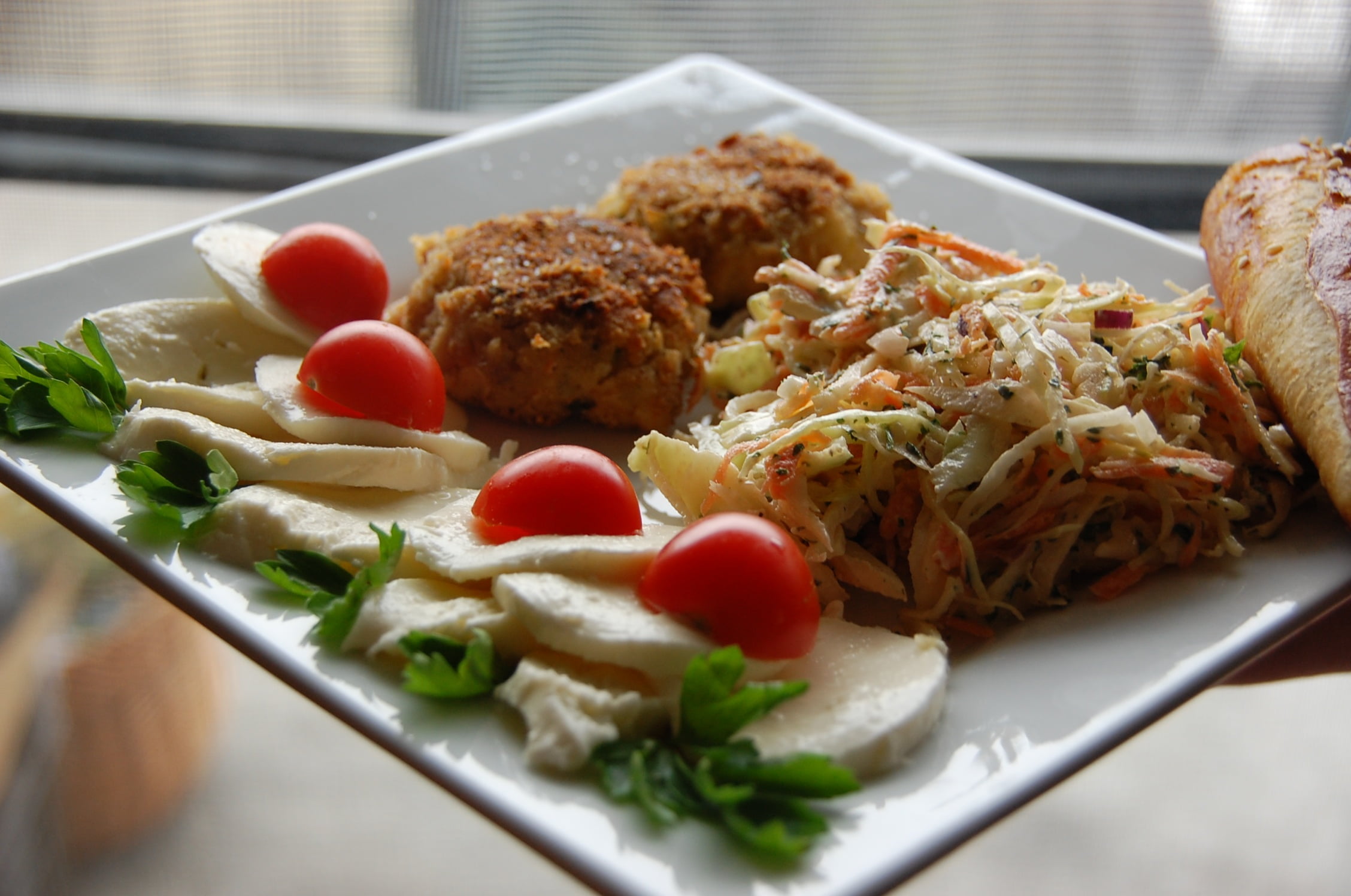 tomato, fritters, food And Drink, refreshment, beef, chicken Meat, cooked, selective Focus, cherry tomato, freshness, salad, vegetable, indoors, restaurant, HD Wallpaper