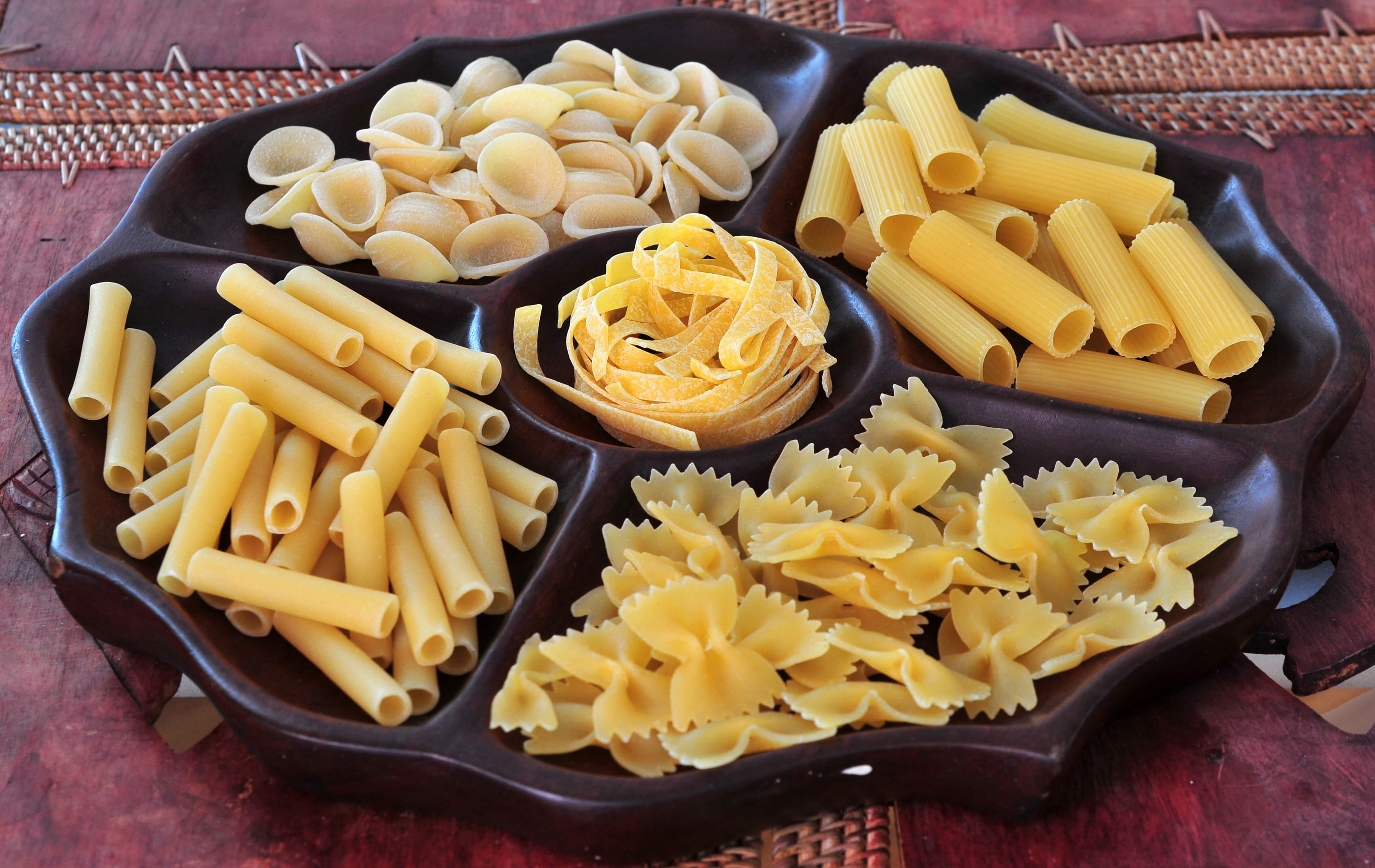 healthy eating, ready-to-eat, no people, pasta, italian food, orecchiette, 2K, close-up, foods, spaghetti, abundance, high angle view, tray, raw food, HD Wallpaper