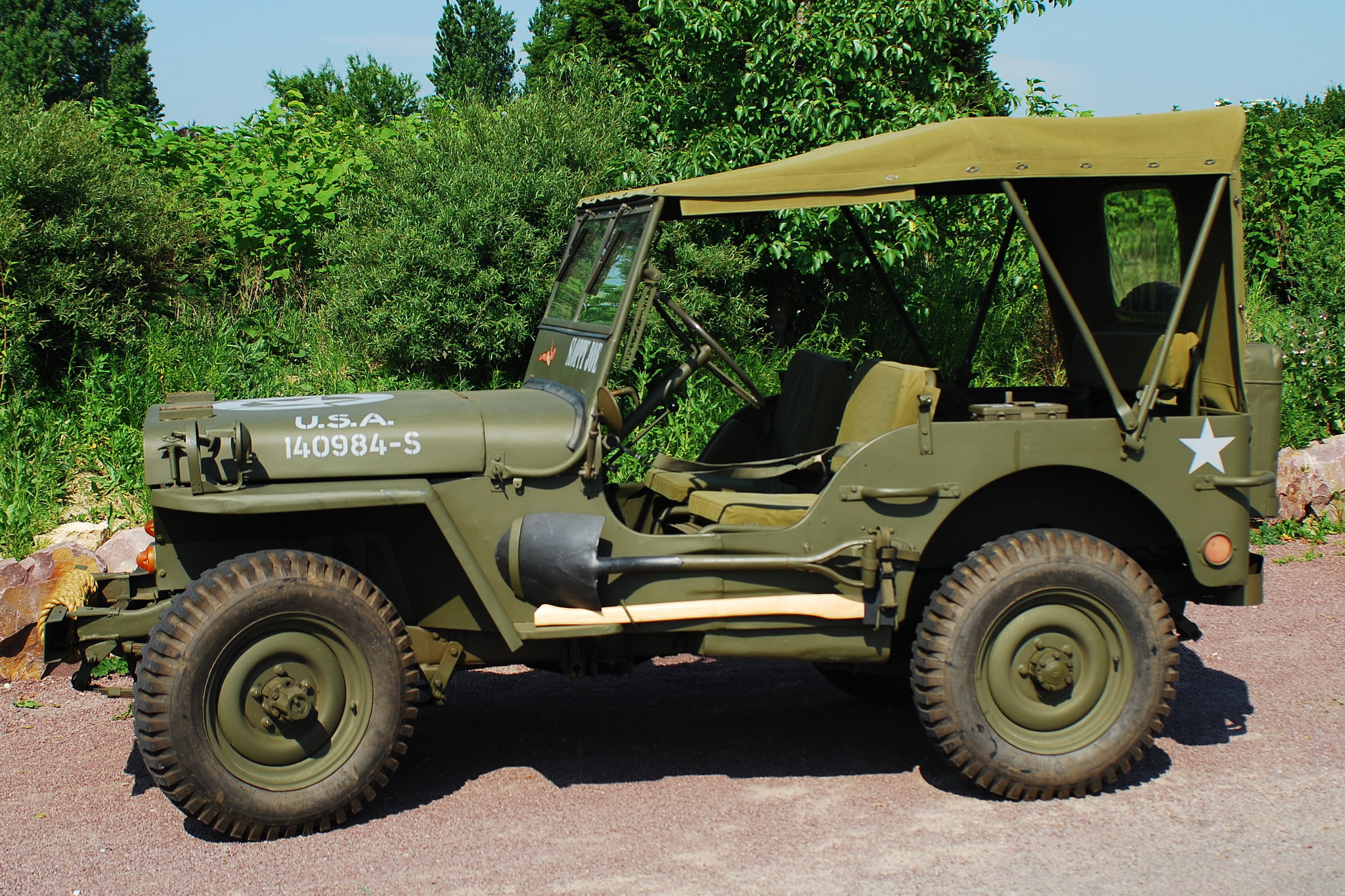 outdoors, " Willis-MVandquot;, road, tree, s, wheel, Second, military, motor vehicle, city, mode of transportation, war, no people, side view, 1080P, HD Wallpaper