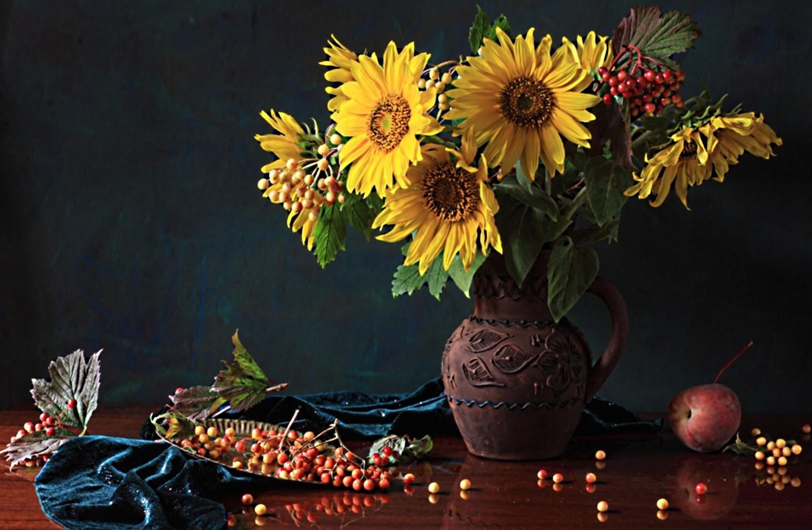 flowers, close-up, no people, wood - Material, food, plant, beauty In Nature, design, crockery, flower, nature, retro Styled, table, bouquet, old-fashioned, HD Wallpaper