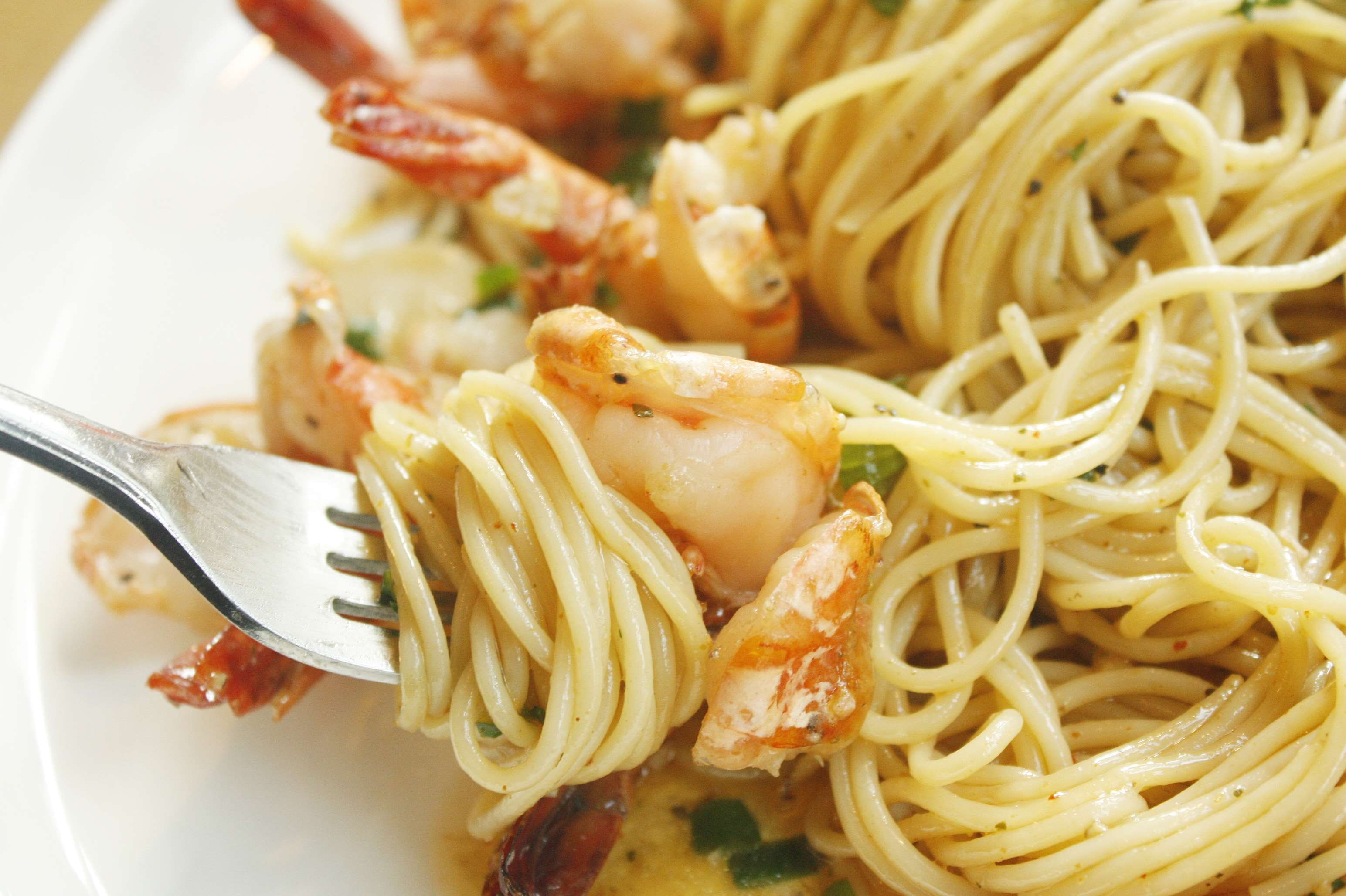 2K, side dishes, pasta, olive, seafood, spaghetti, shrimp, wellbeing, kitchen utensil, crockery, food, ready-to-eat, meal, italian food, healthy eating, HD Wallpaper