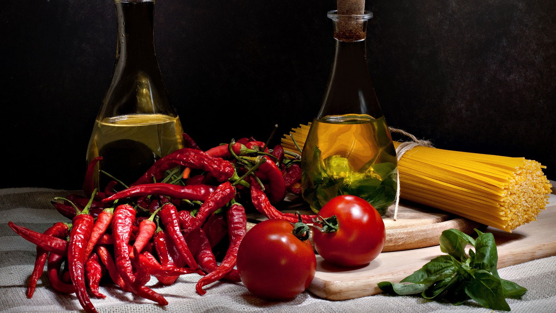 freshness, oil, chili Pepper, backgrounds, vegetarian Food, tomato, raw Food, wood - Material, spaghetti, pasta, cooking Oil, ingredient, pepper - Seasoning, HD Wallpaper