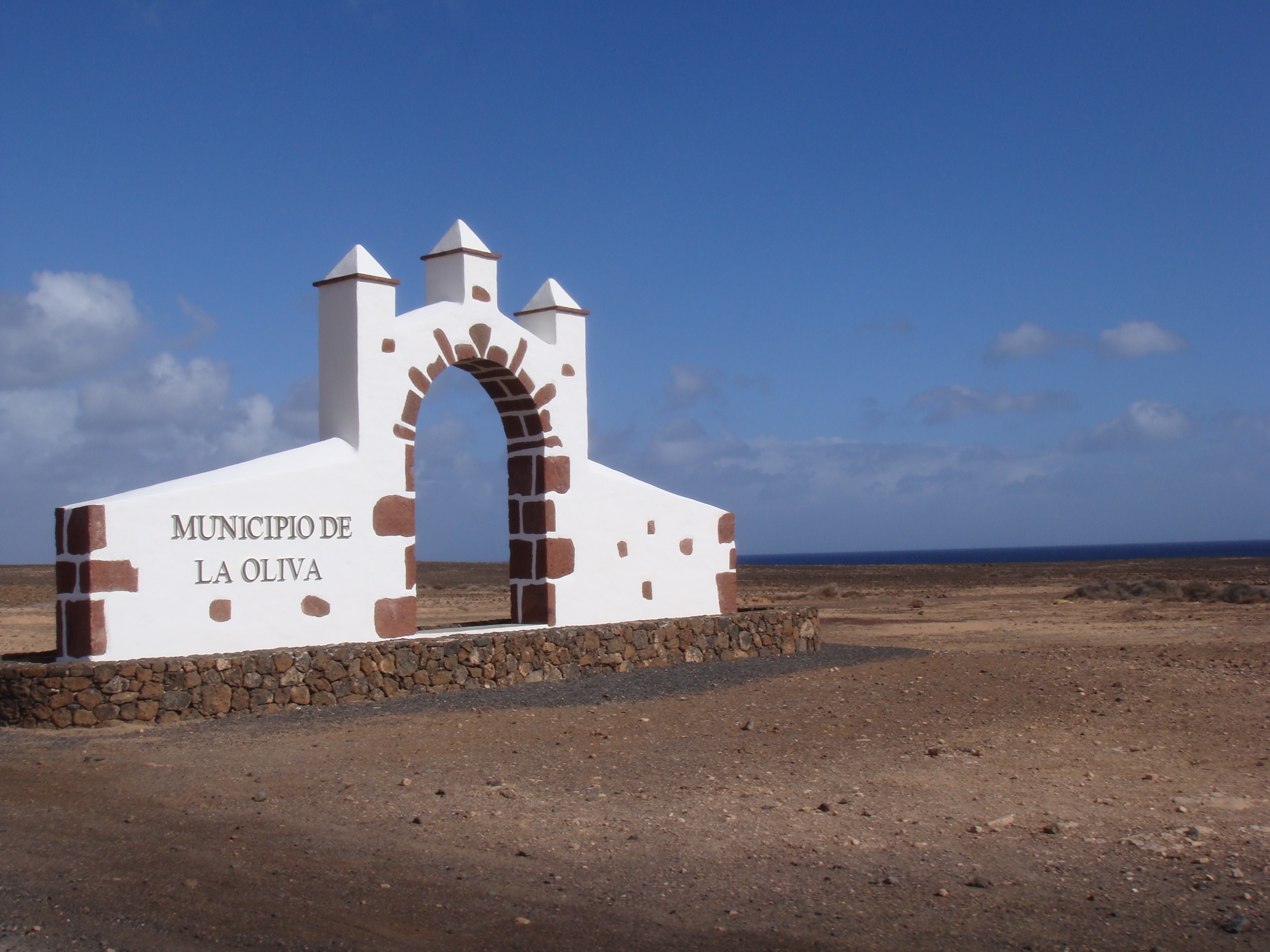 calm, nature, climate, sky, door, architecture, religion, island, oliva, building, built structure, sign, communication, 2K, day, sand, beach, tower, land, HD Wallpaper