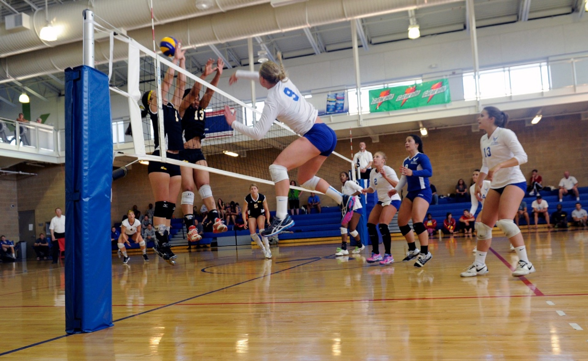 playing, group of people, motion, girl, team, return, 1080P, block, court, crowd, sport, practicing, real people, exercising, jump, lifestyles, female, HD Wallpaper