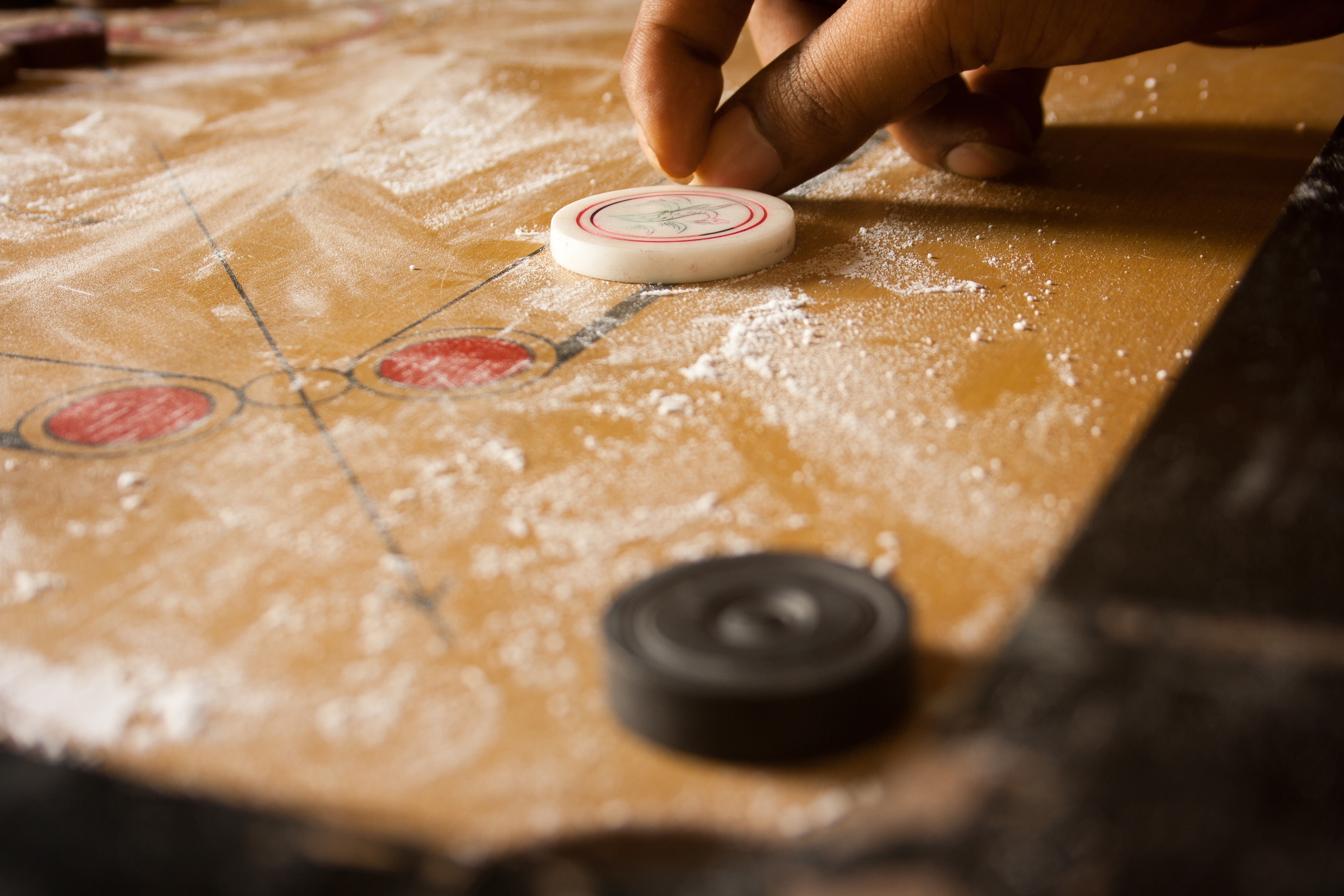 freshness, finger, carrom, lifestyles, human body part, food and drink, coins, selective focus, food, hand, table game, making, 2K, pieces, holding, preparation, HD Wallpaper