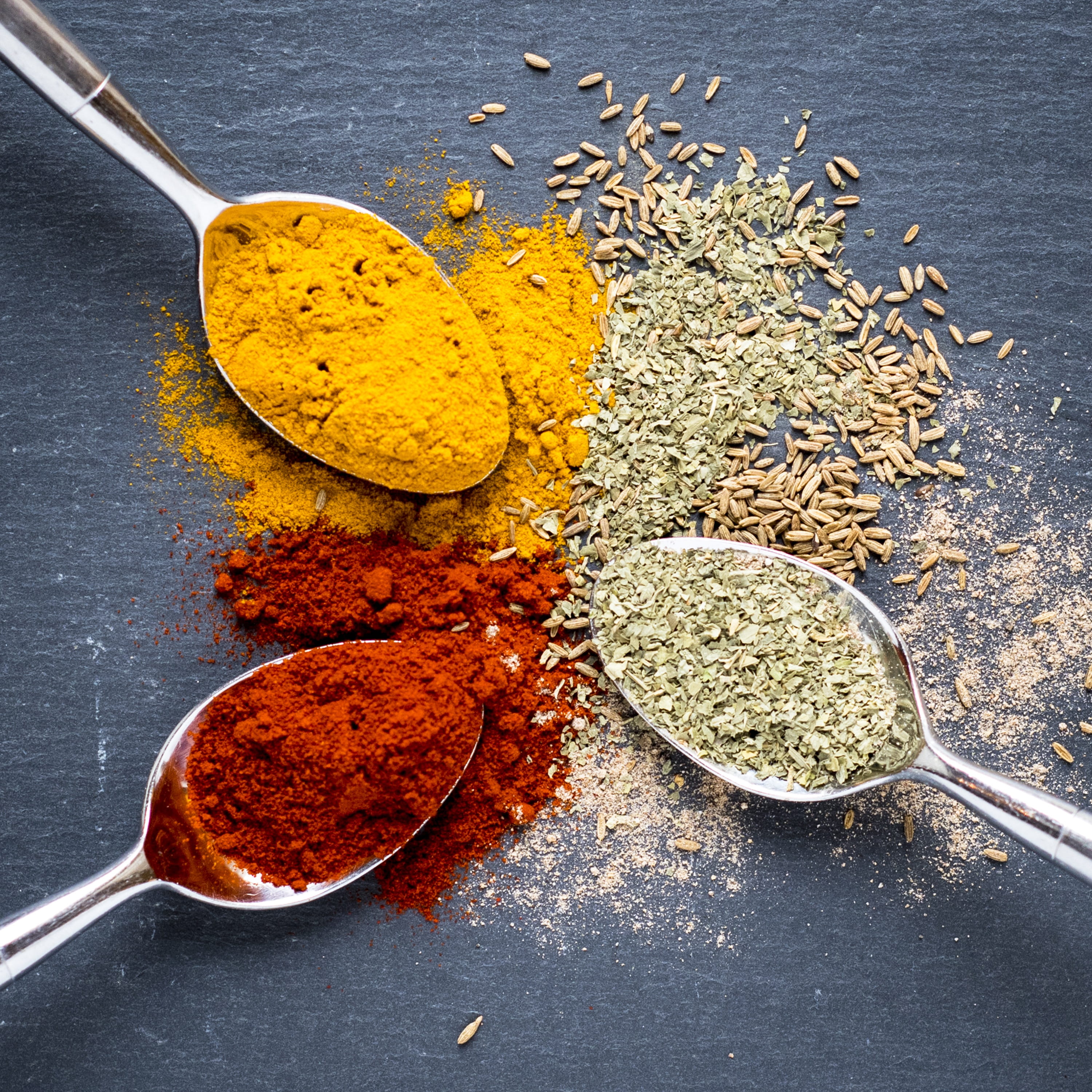 oregano, 2K, flavor, paprika, spice, indoors, ingredient, healthy eating, eating utensil, kitchen utensil, ground - culinary, indian food, choice, no people, Phone HD Wallpaper