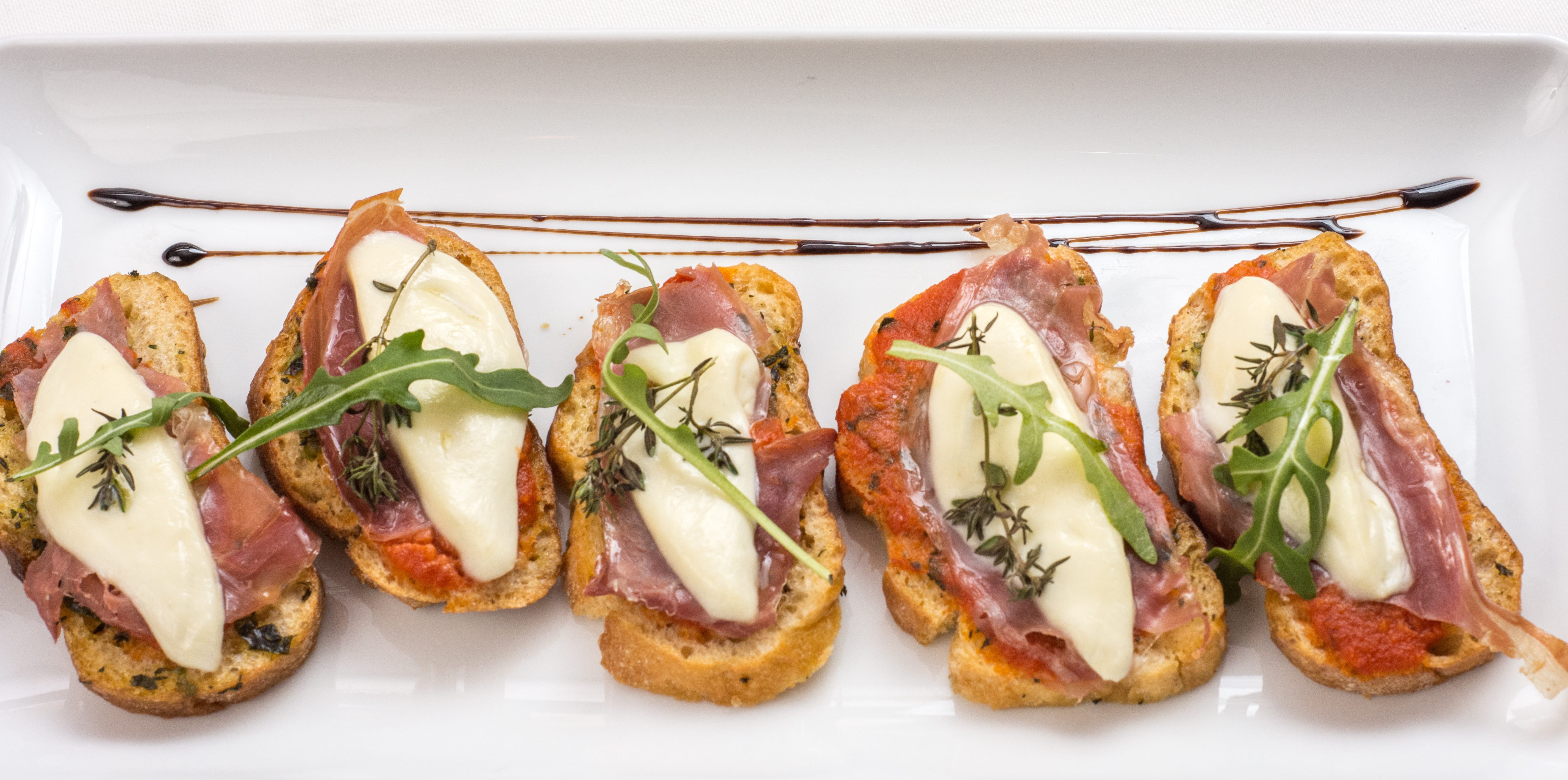 vegetarian, indoors, Starters, cheese, studio shot, 5K, wellbeing, freshness, gourmet, bruschetta, tomato, pork, meat, platter, tasty, ready-to-eat, in a row, HD Wallpaper