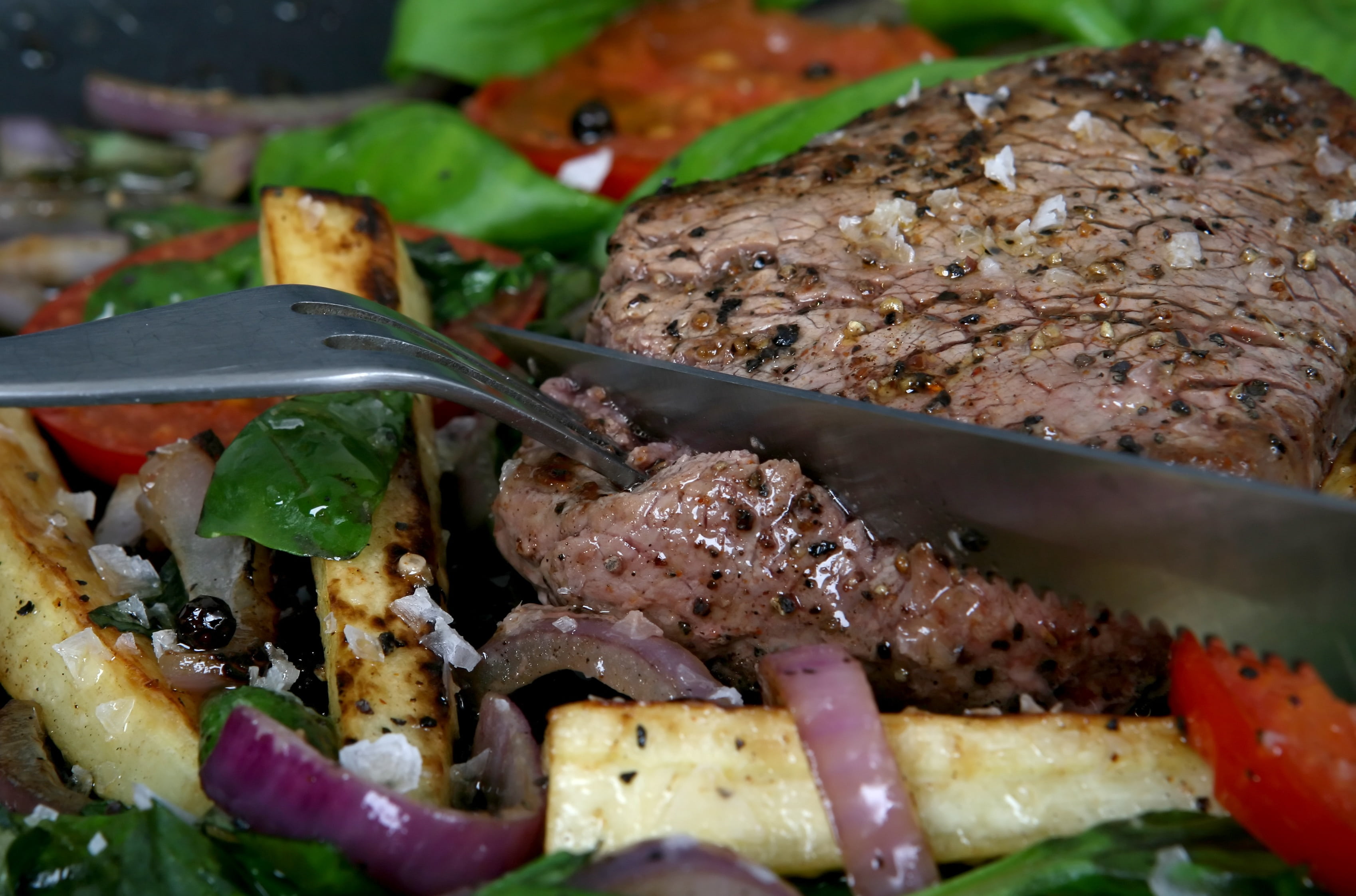 natural, oregano, closeup, salad, delicious, health, chef, wellbeing, food, summer, cooking, red, close-up, tomato, serving size, kitchen, beef, starter, HD Wallpaper